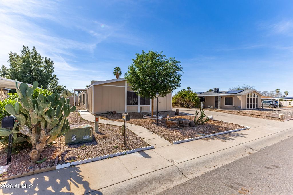 Photo of 2921 E Oraibi Drive, Phoenix, AZ 85050 (MLS # 7000790)