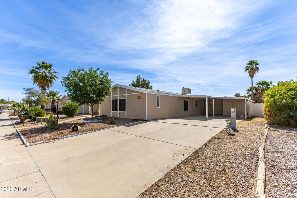 Photo of 2921 E Oraibi Drive, Phoenix, AZ 85050 (MLS # 7000790)