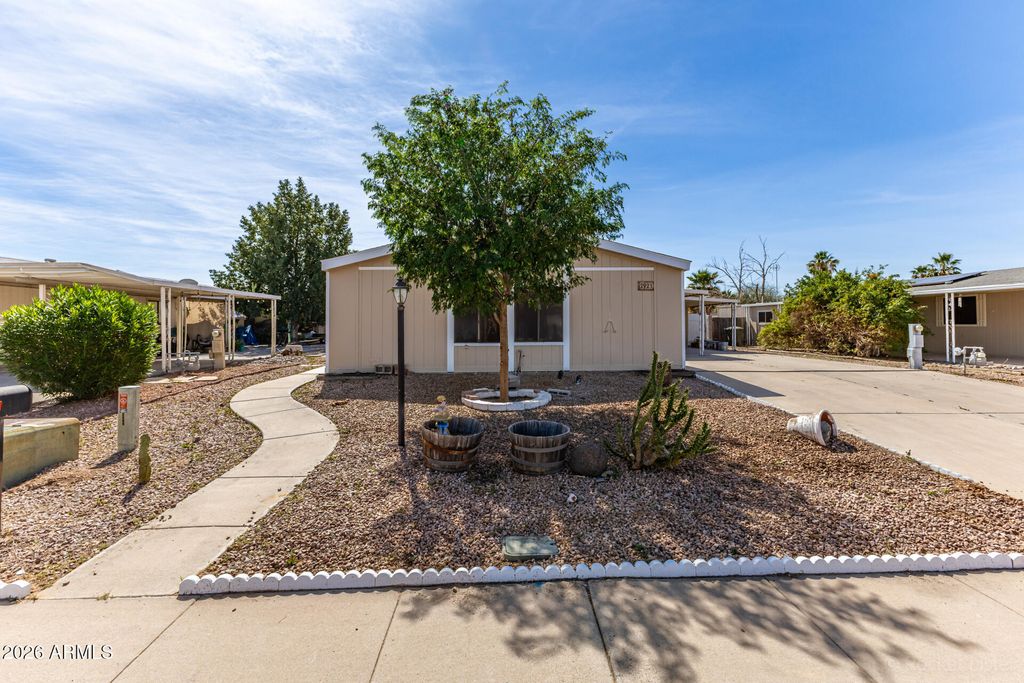 Photo of 2921 E Oraibi Drive, Phoenix, AZ 85050 (MLS # 7000790)