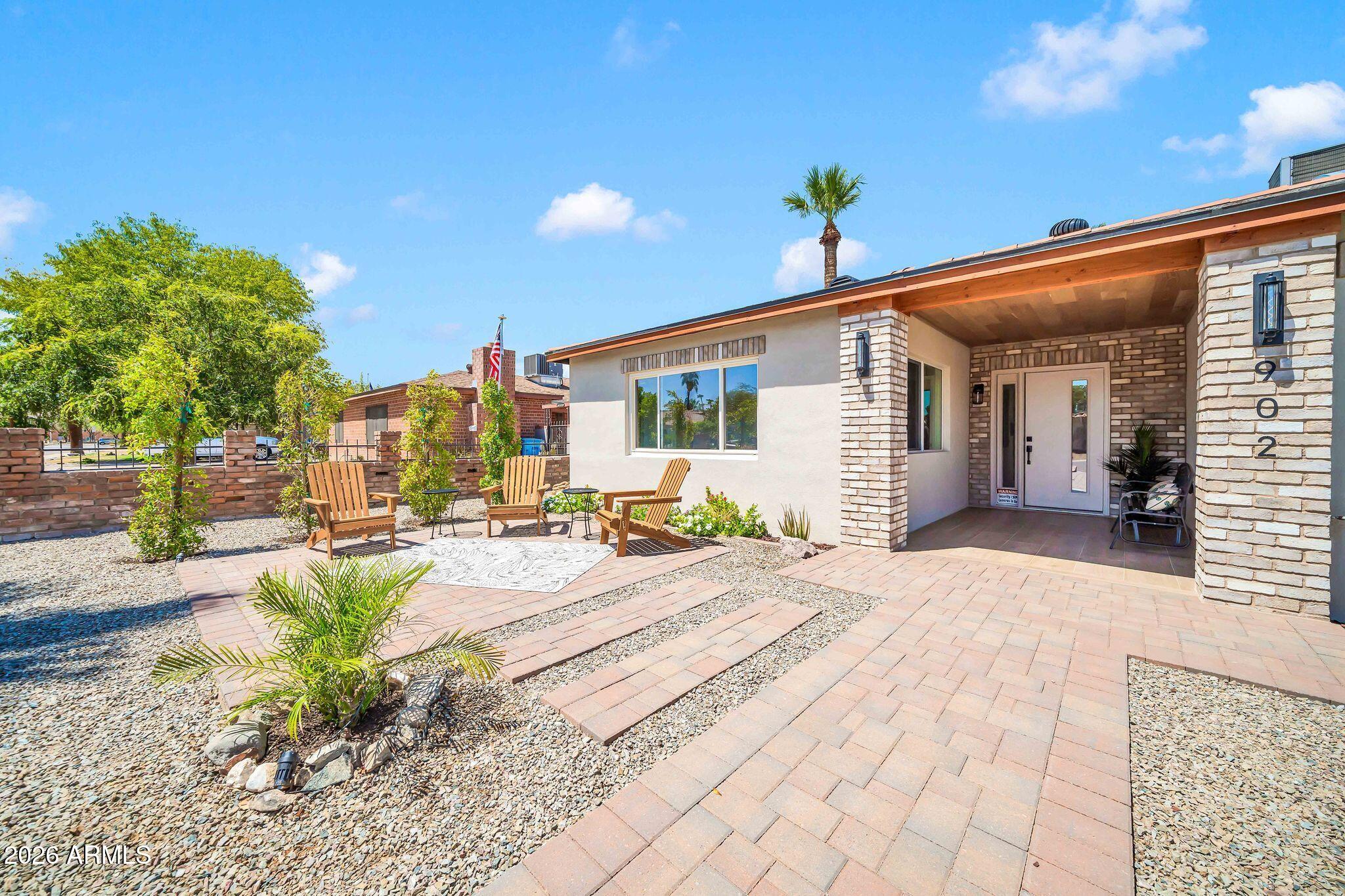 902 W CATALINA Drive
