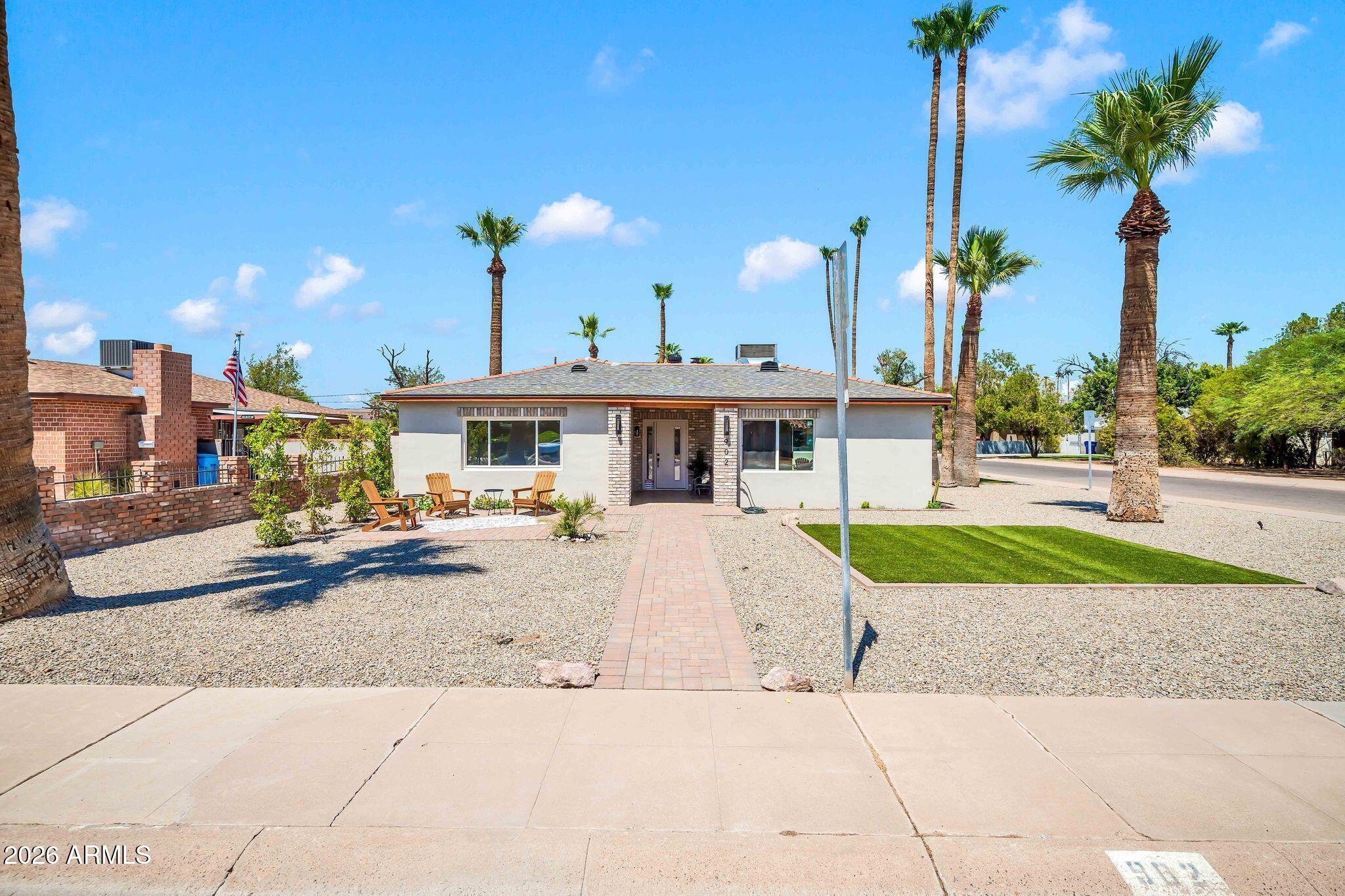 902 W CATALINA Drive