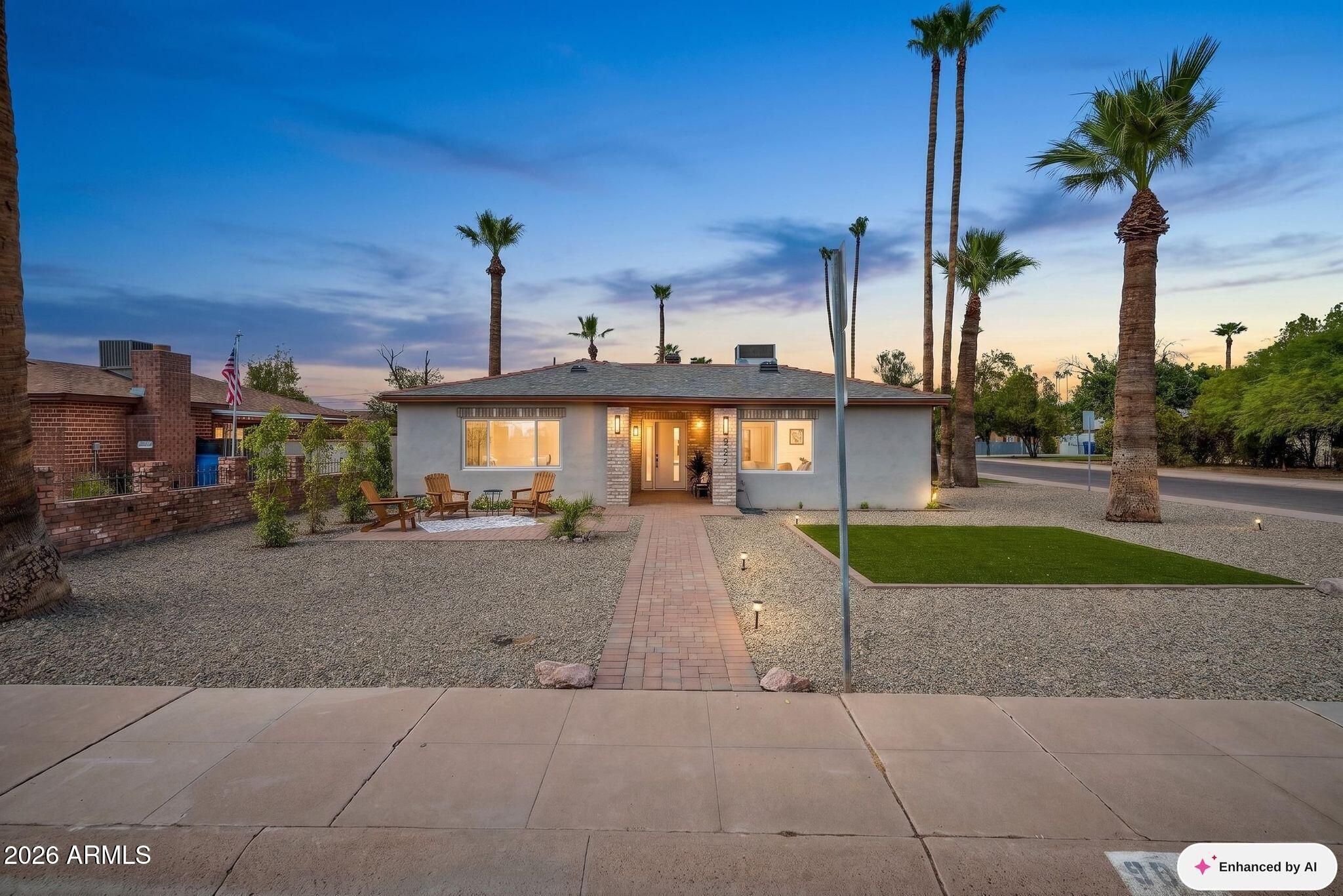902 W CATALINA Drive