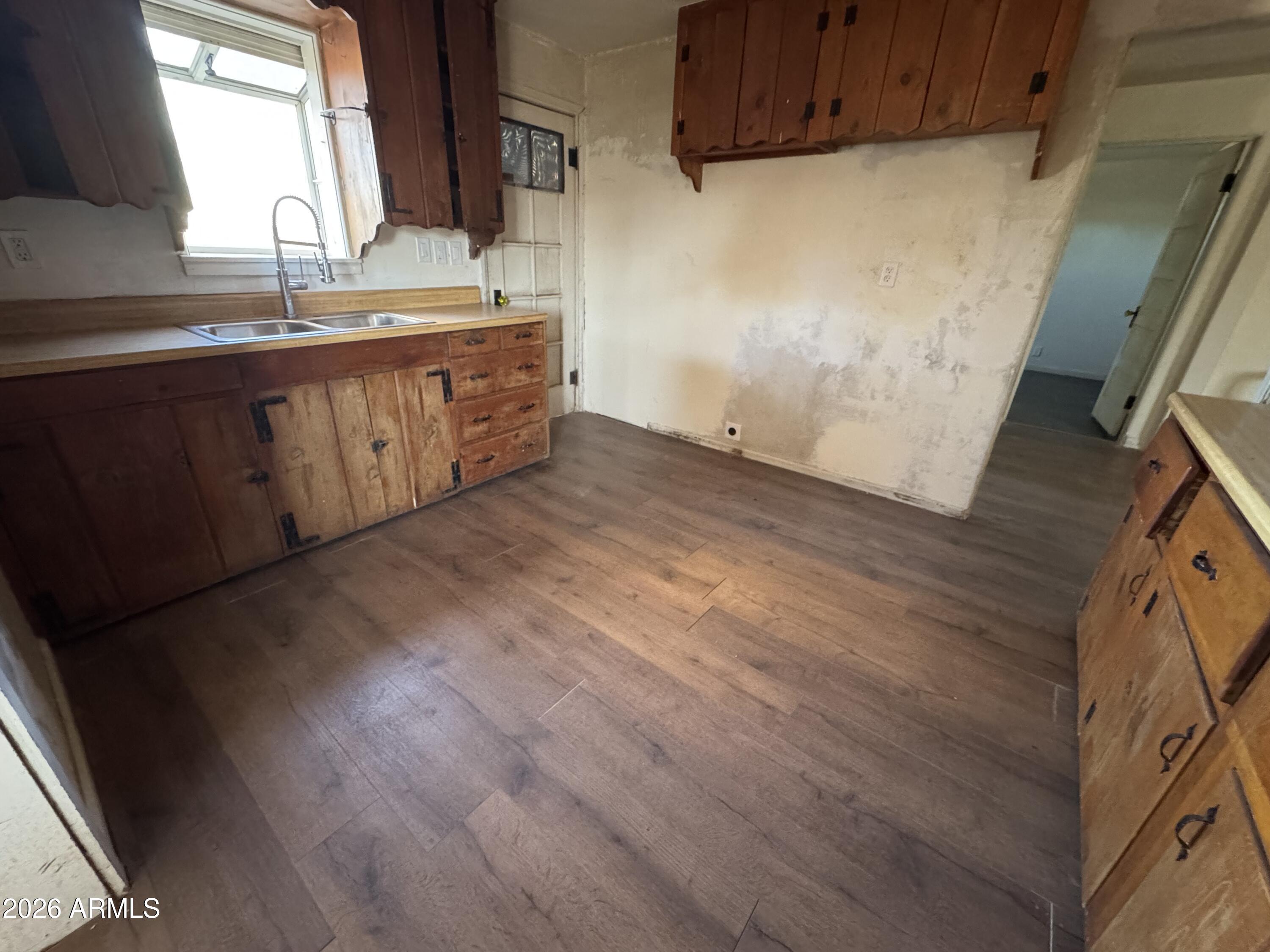 JOHNSON PLACE - Commercial Sale