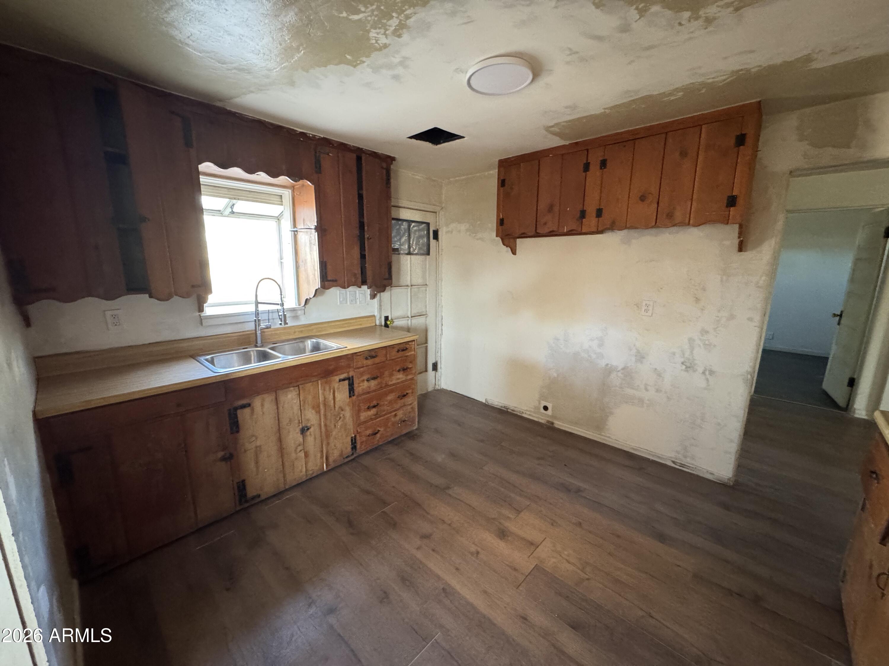 JOHNSON PLACE - Commercial Sale