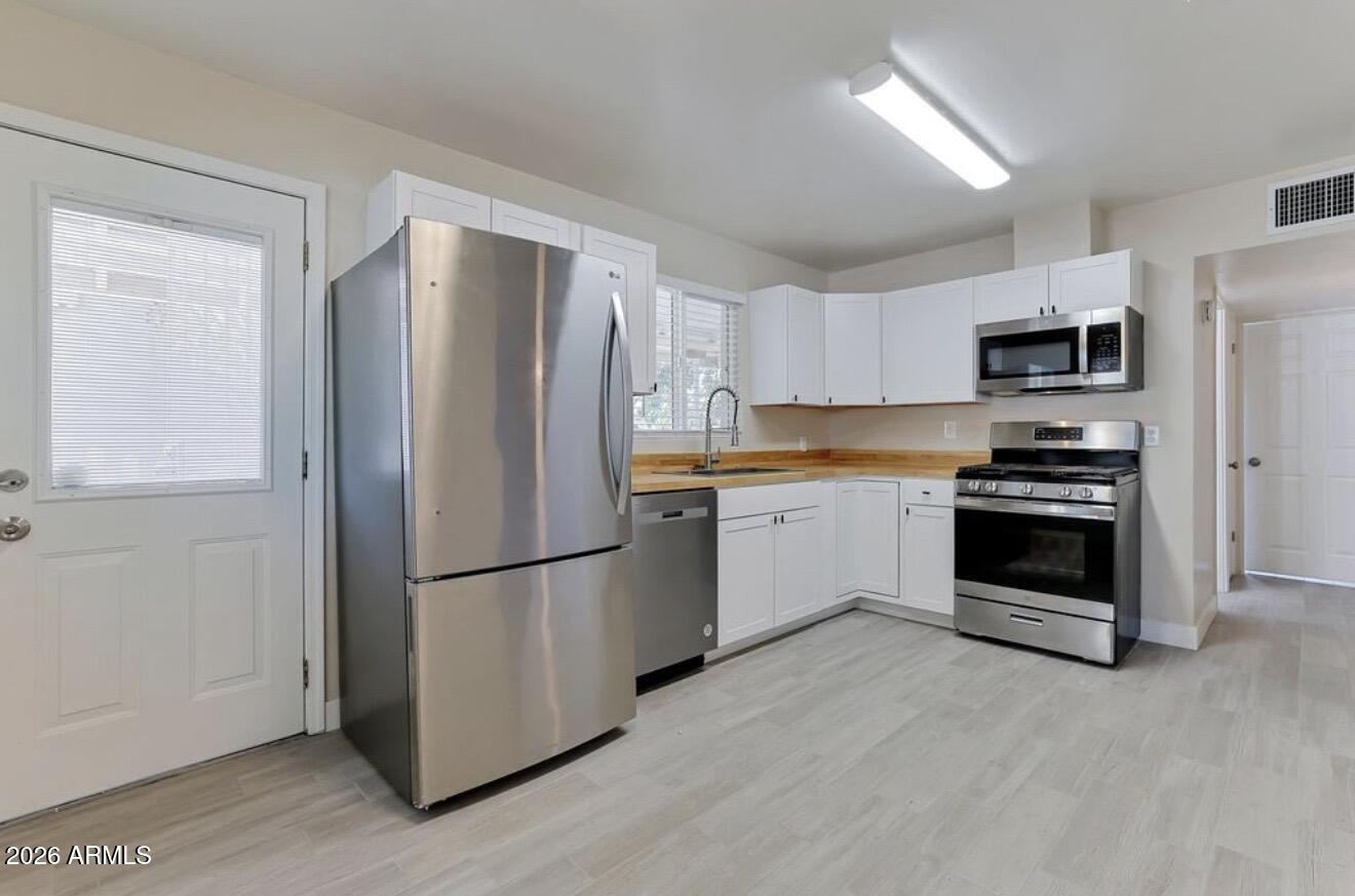 216 S HOBSON --
