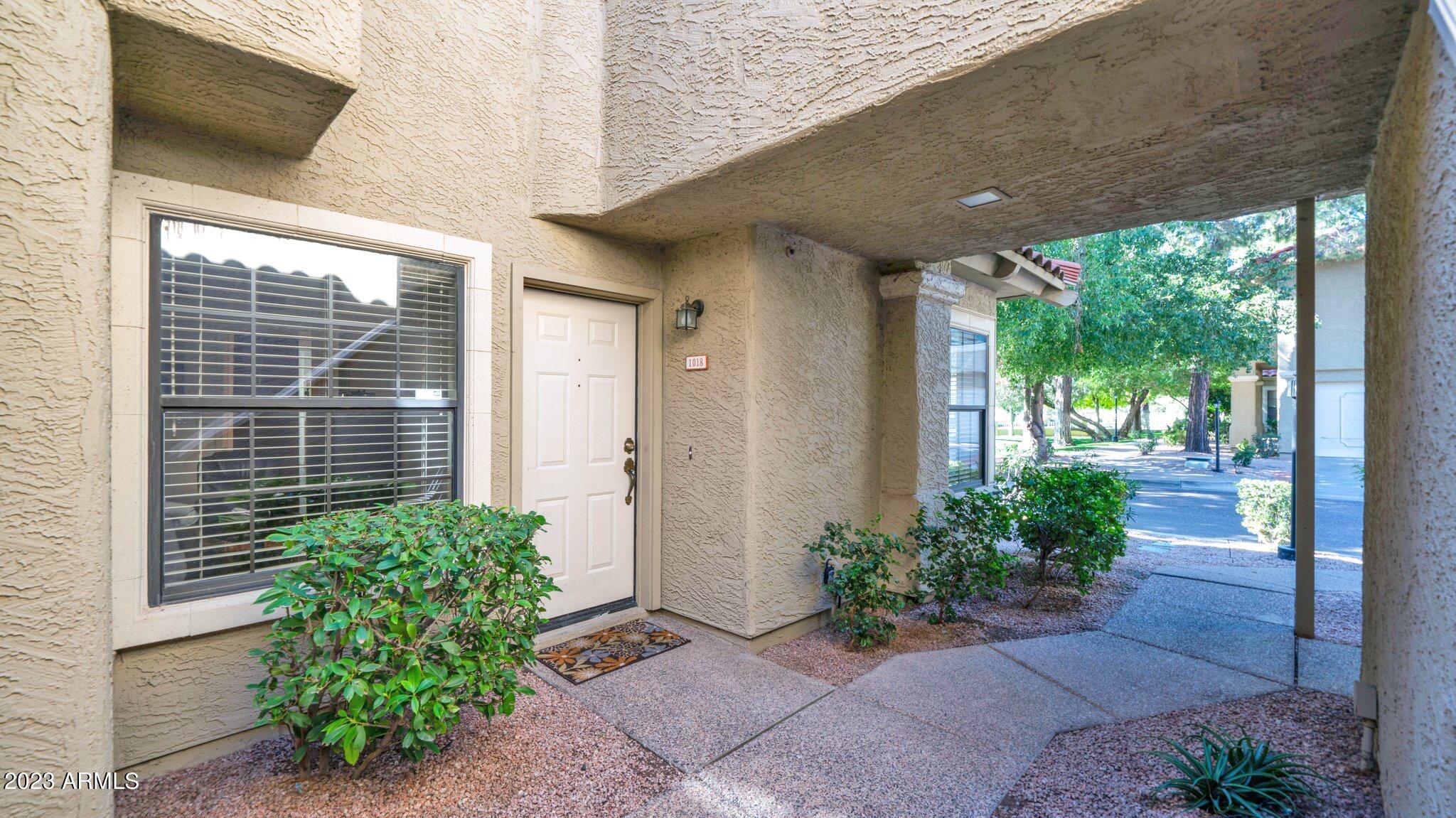 8300 E Via De Ventura -- 1018