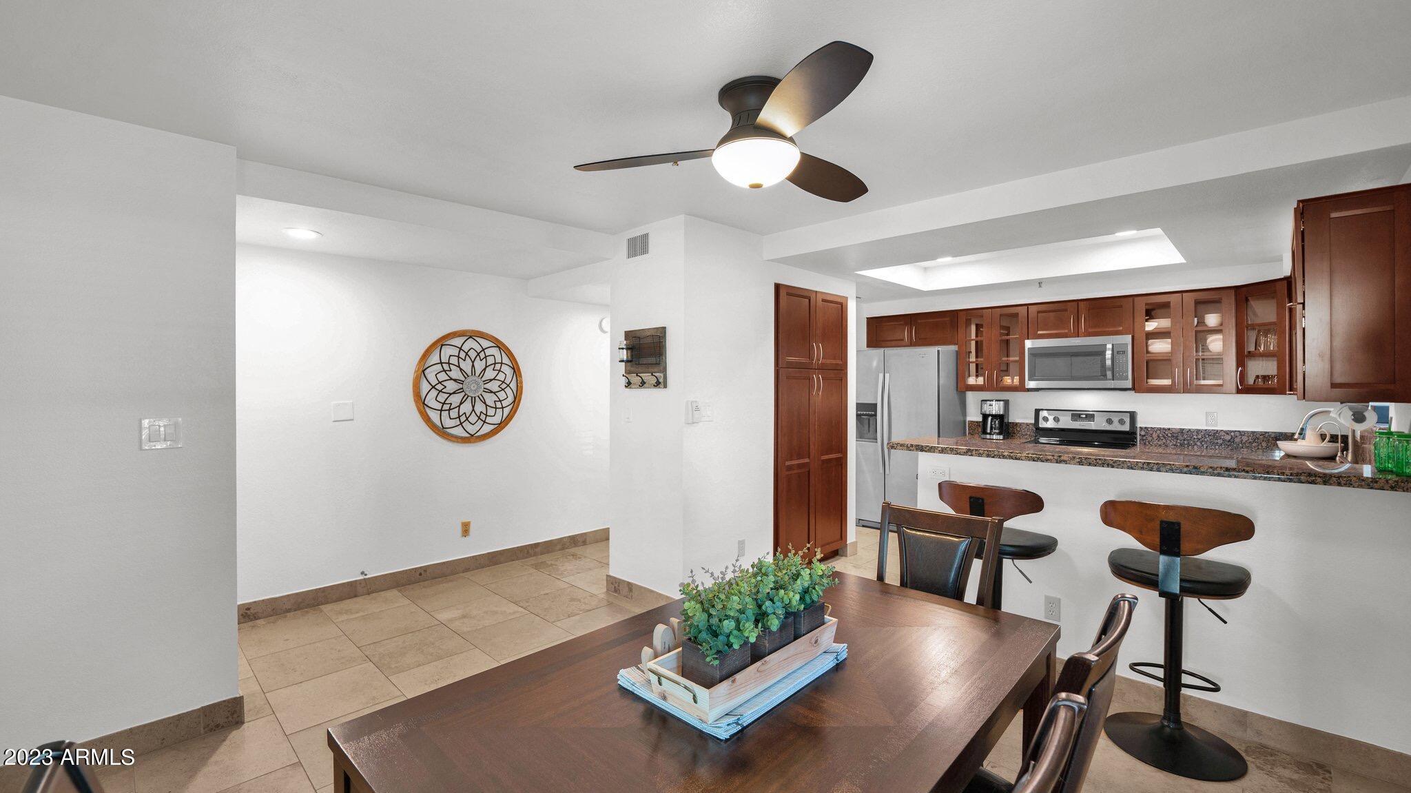 8300 E Via De Ventura -- 1018