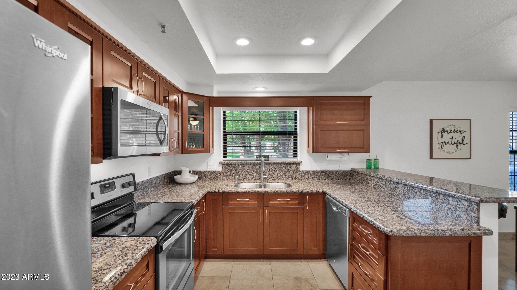 8300 E Via De Ventura -- 1018