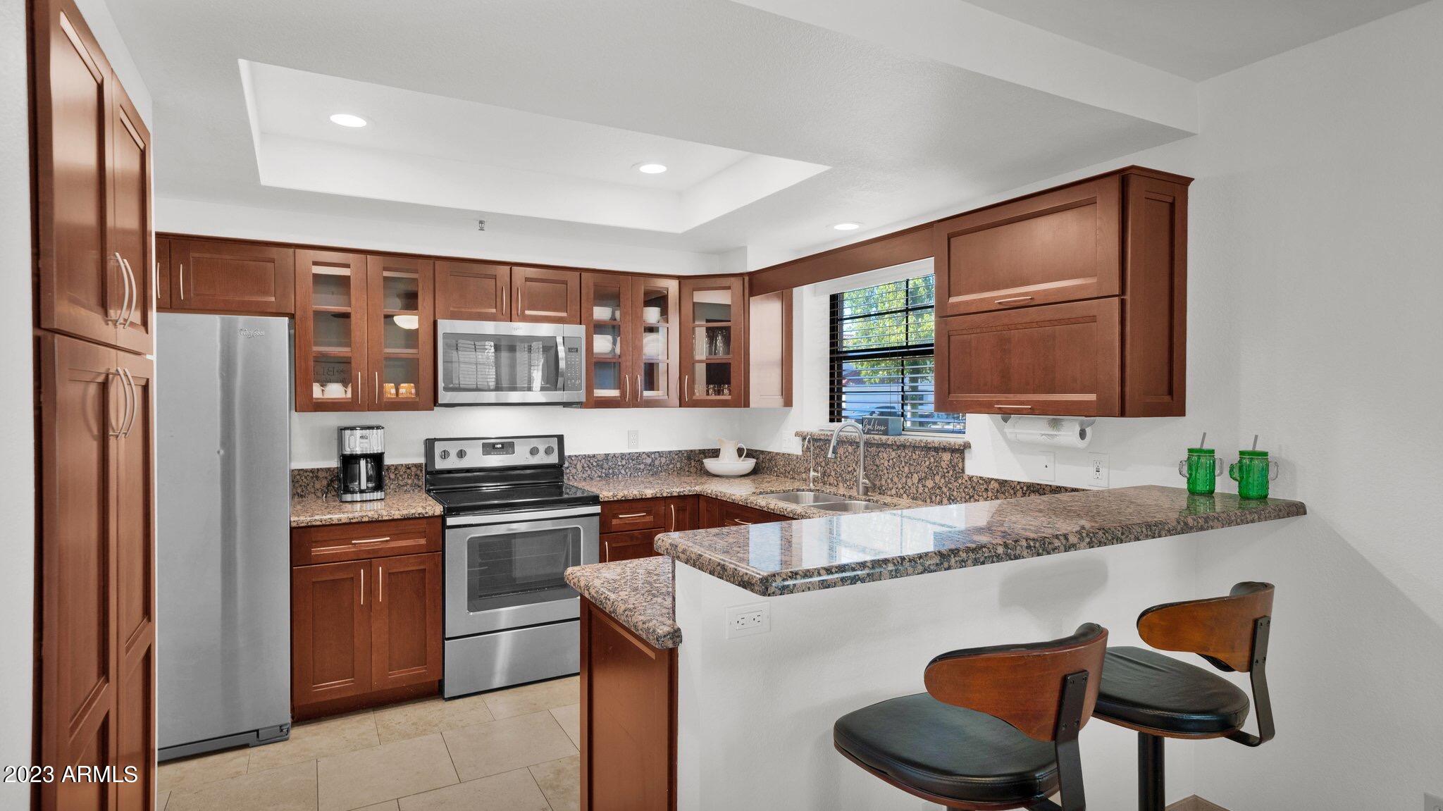 8300 E Via De Ventura -- 1018