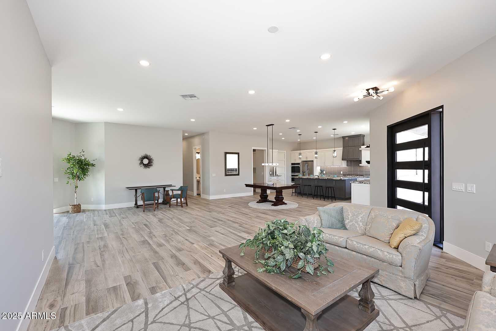 4079 E ROOSEVELT Street