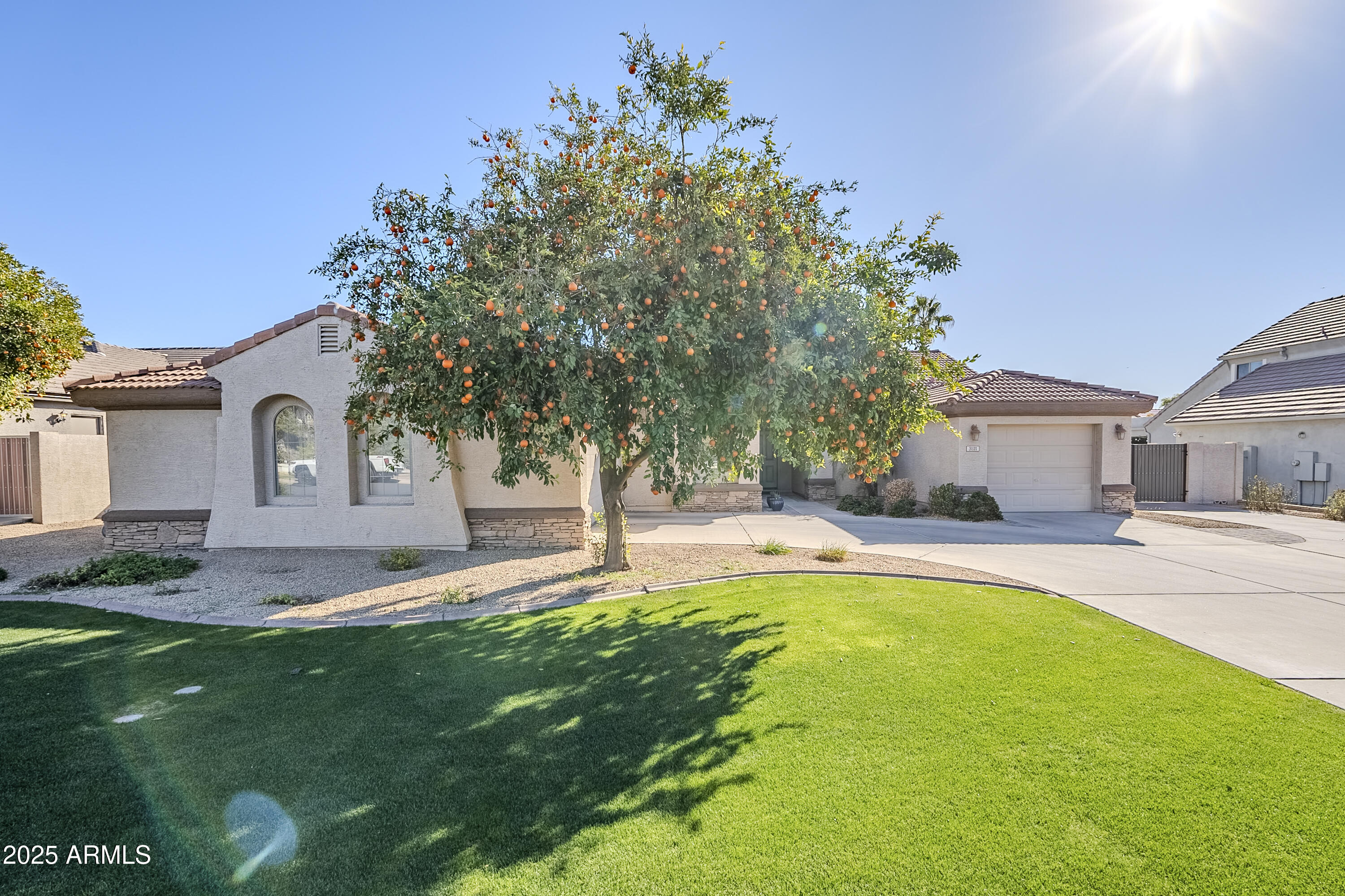 3121 E HACKAMORE Street