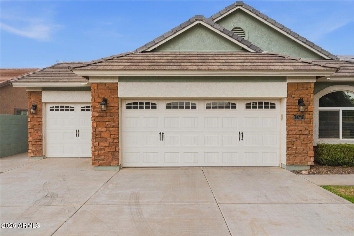 3664 E MEADOW MIST Lane