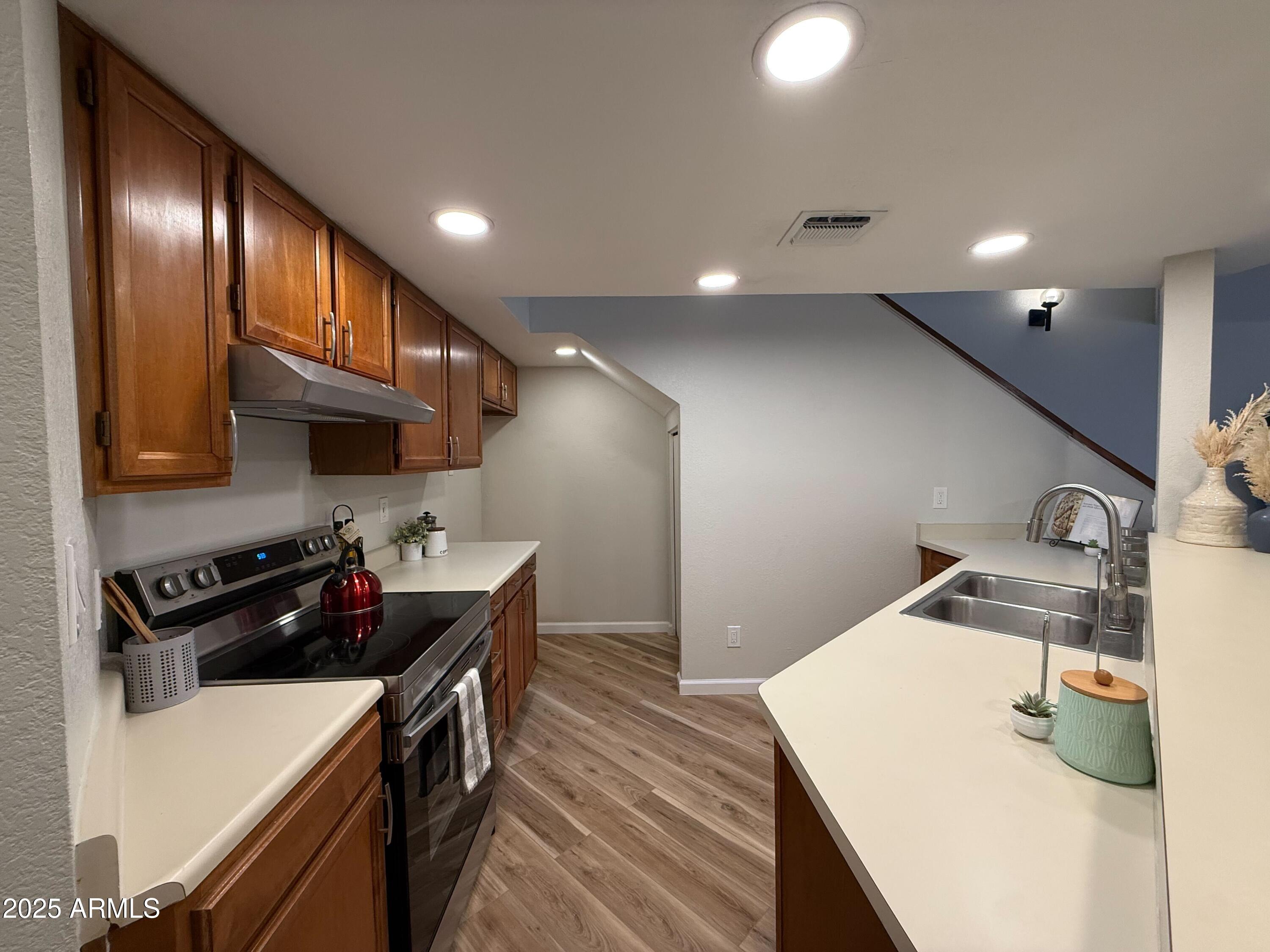 3228 W GLENDALE Avenue 103