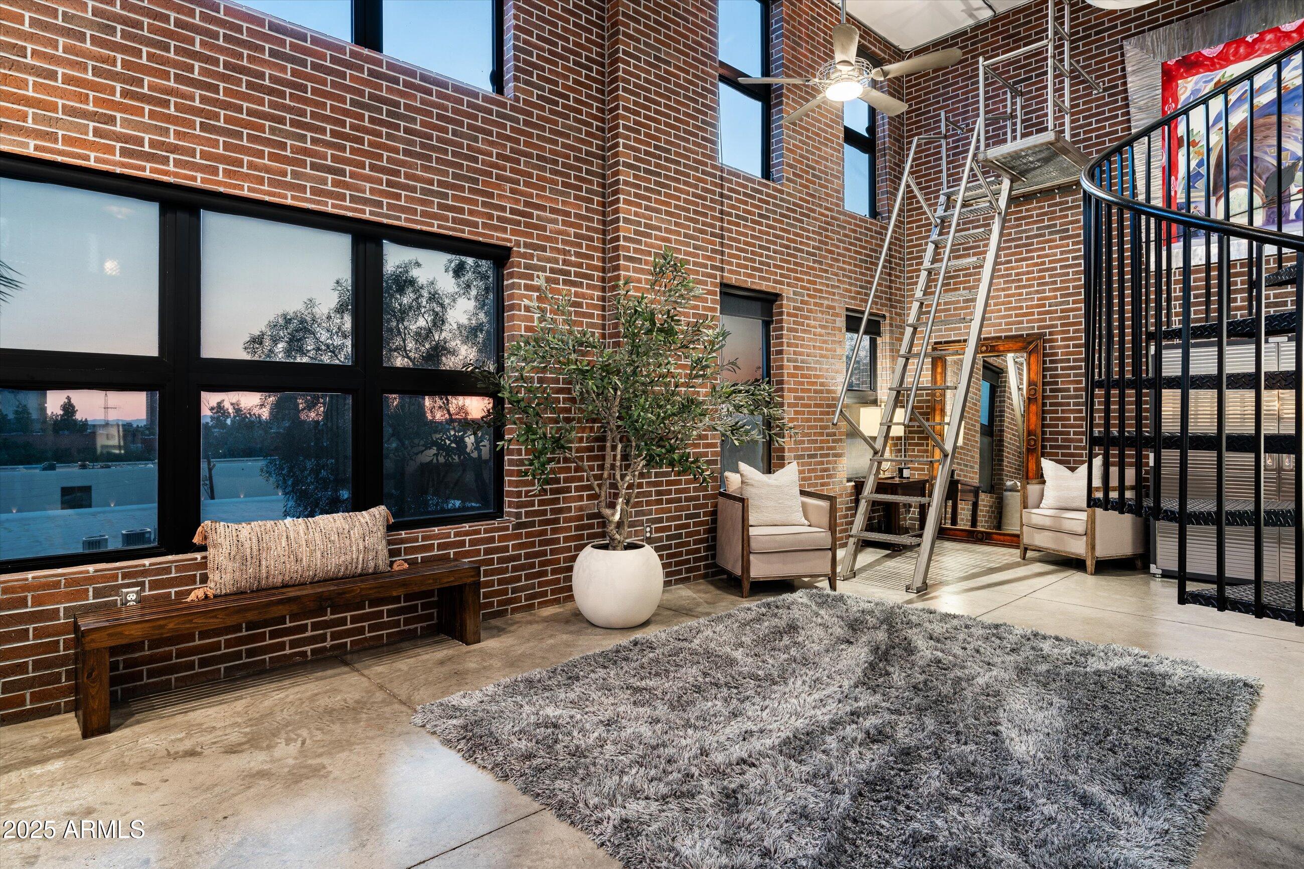 914 E Osborn Road 404