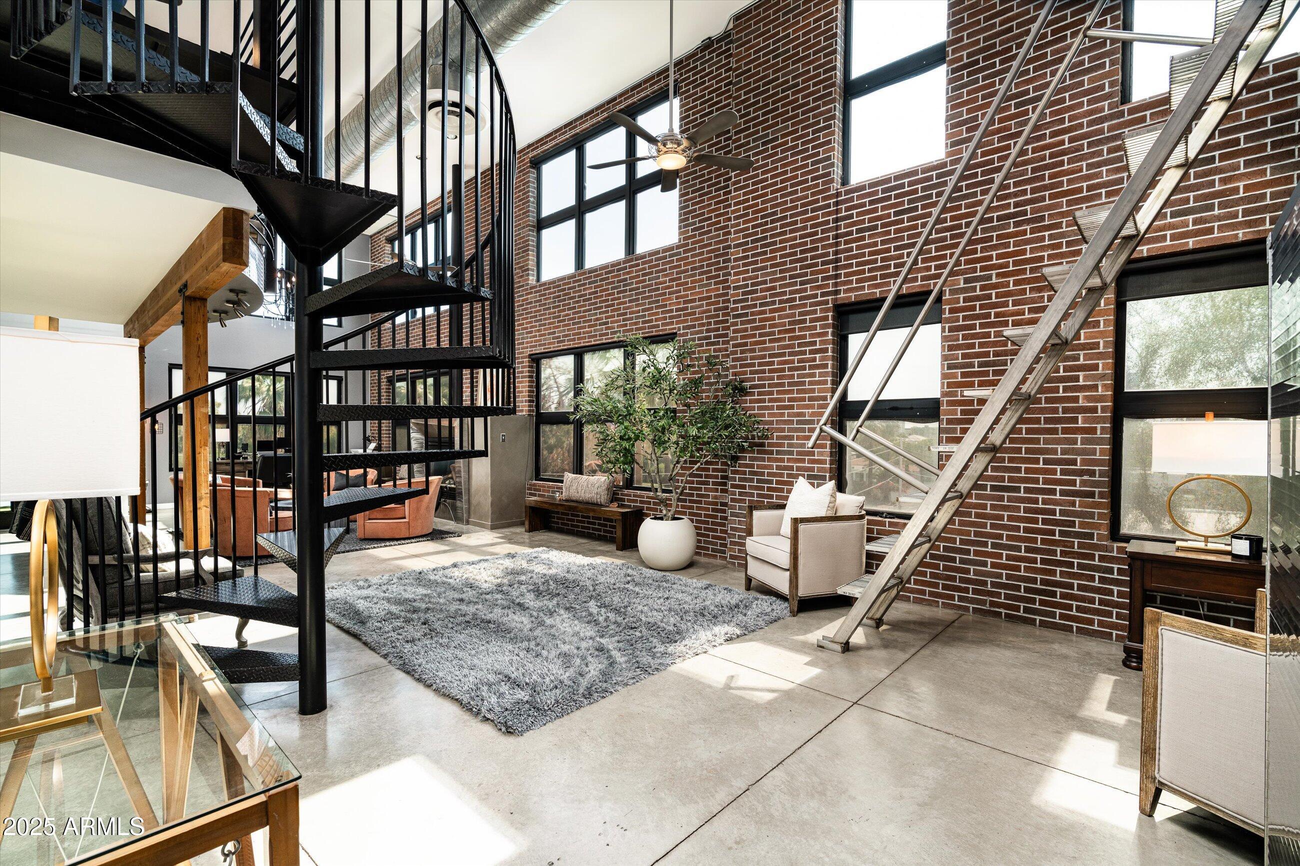 914 E Osborn Road 404
