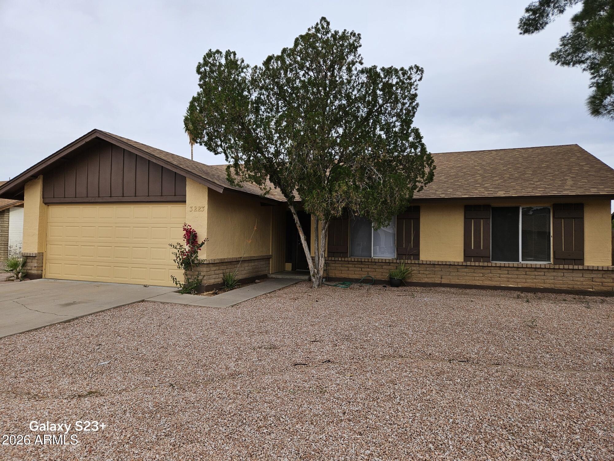 3223 N WOODBURNE Drive