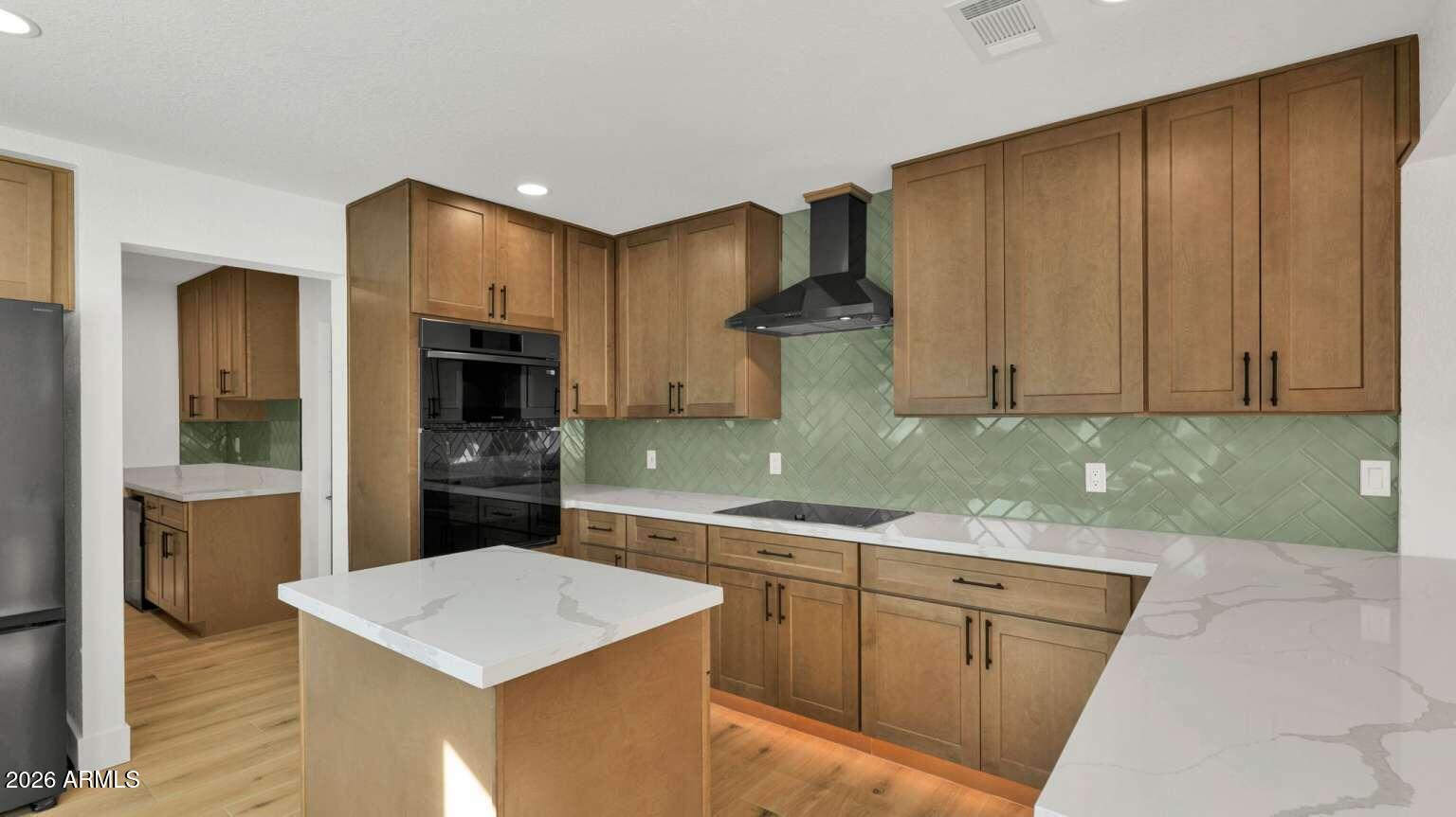 5716 E DESERT VISTA Trail