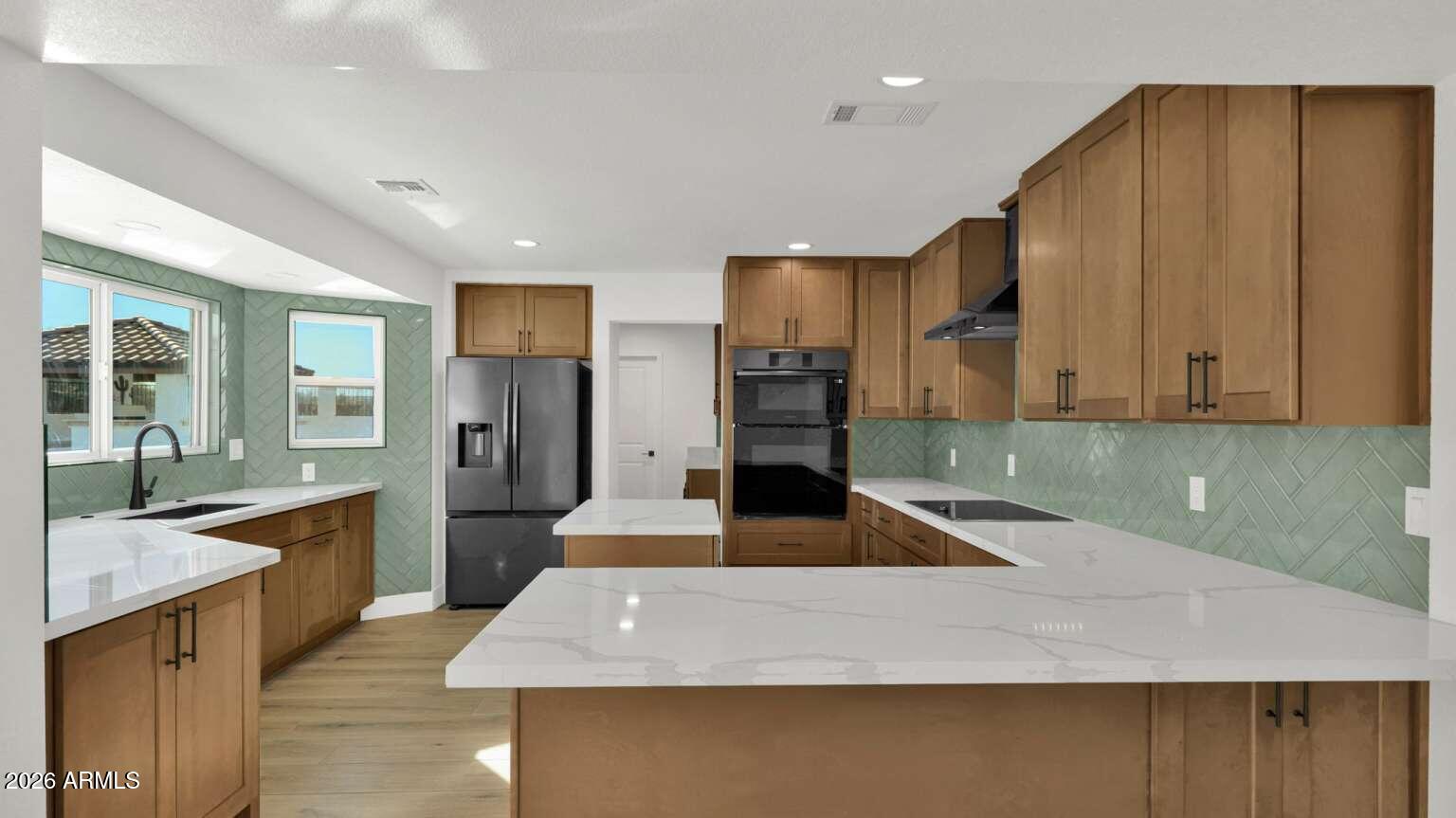 5716 E DESERT VISTA Trail