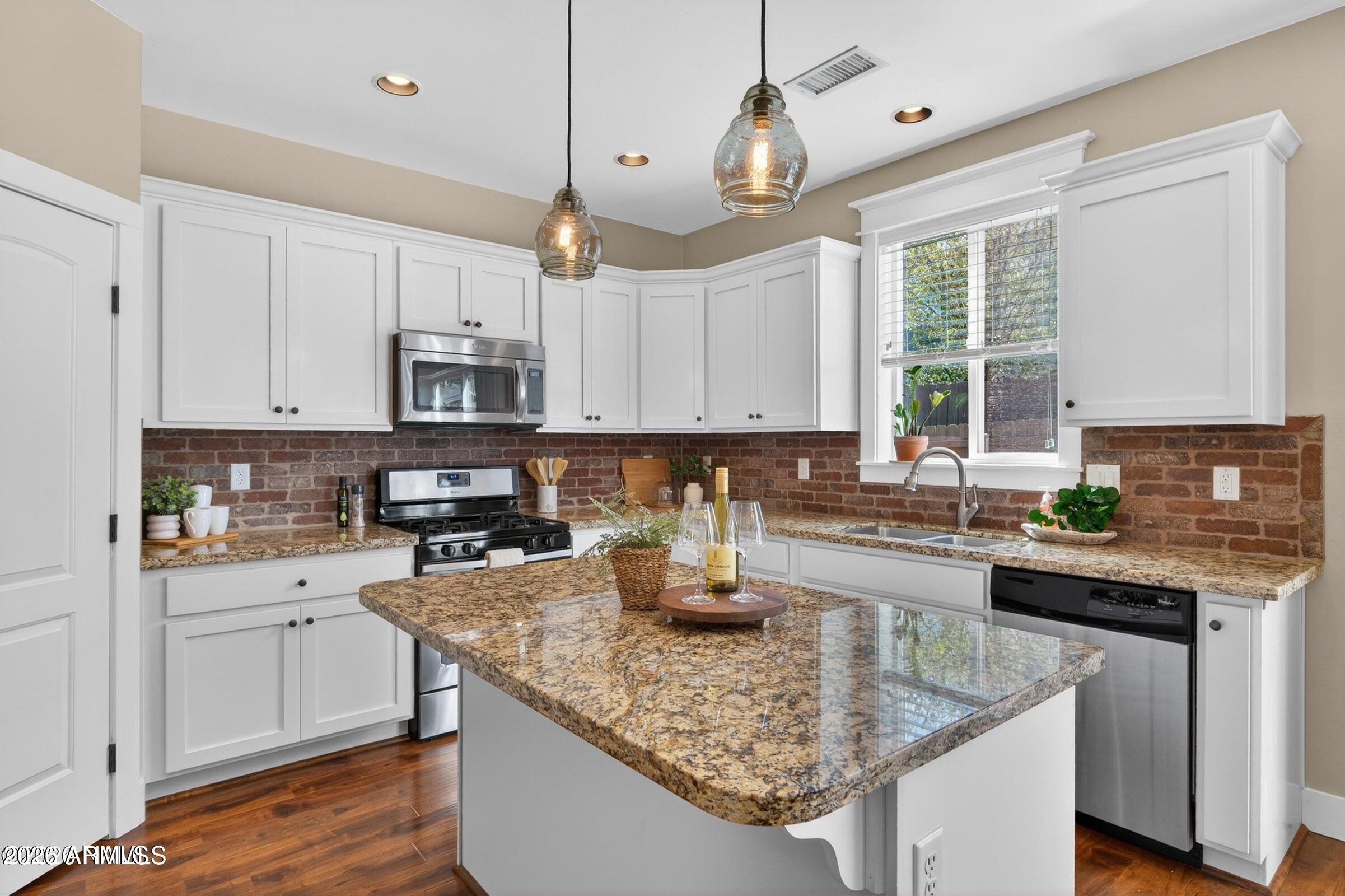 2913 W Paz De Avenida --