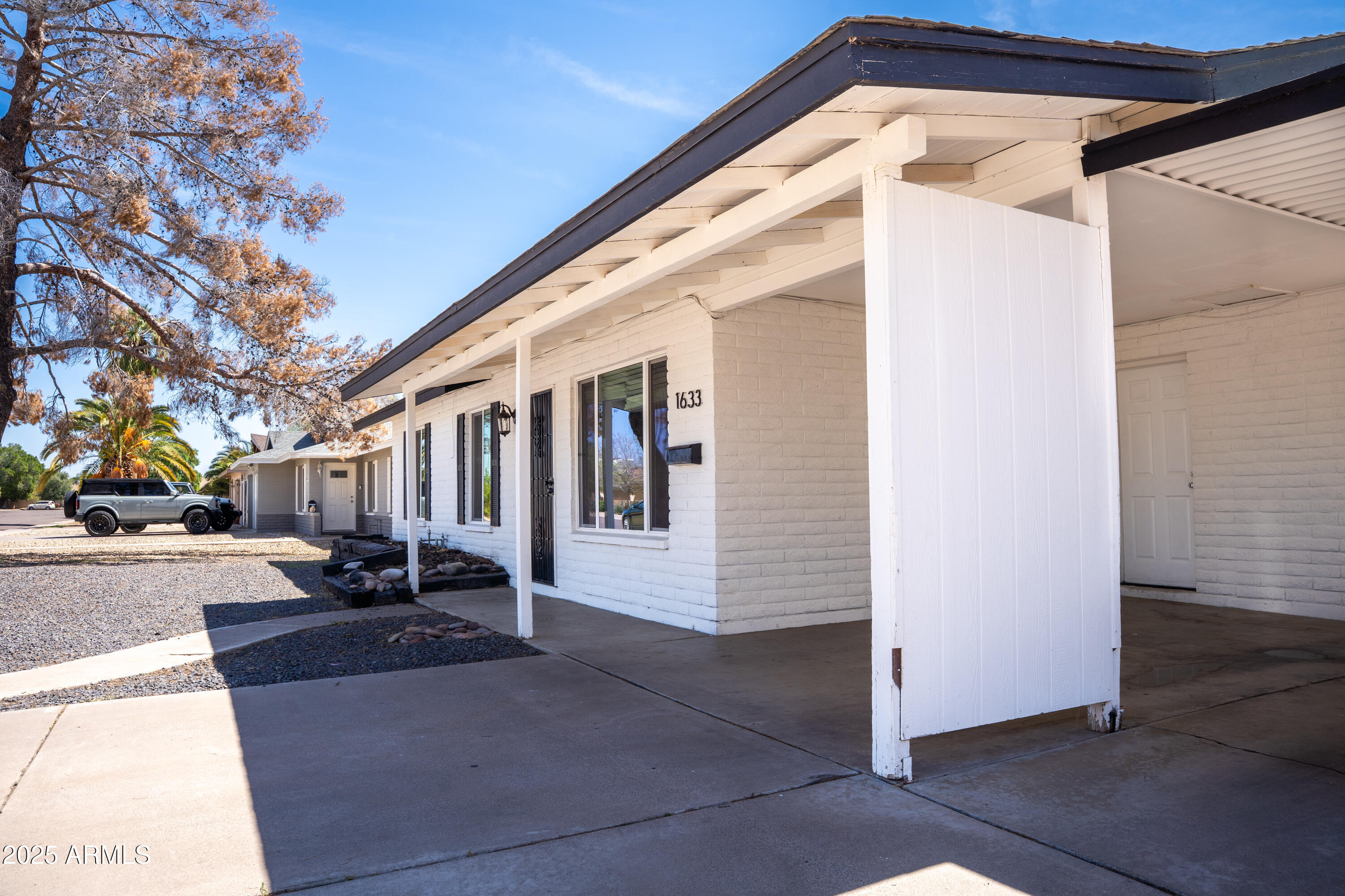 1633 E WESLEYAN Drive E