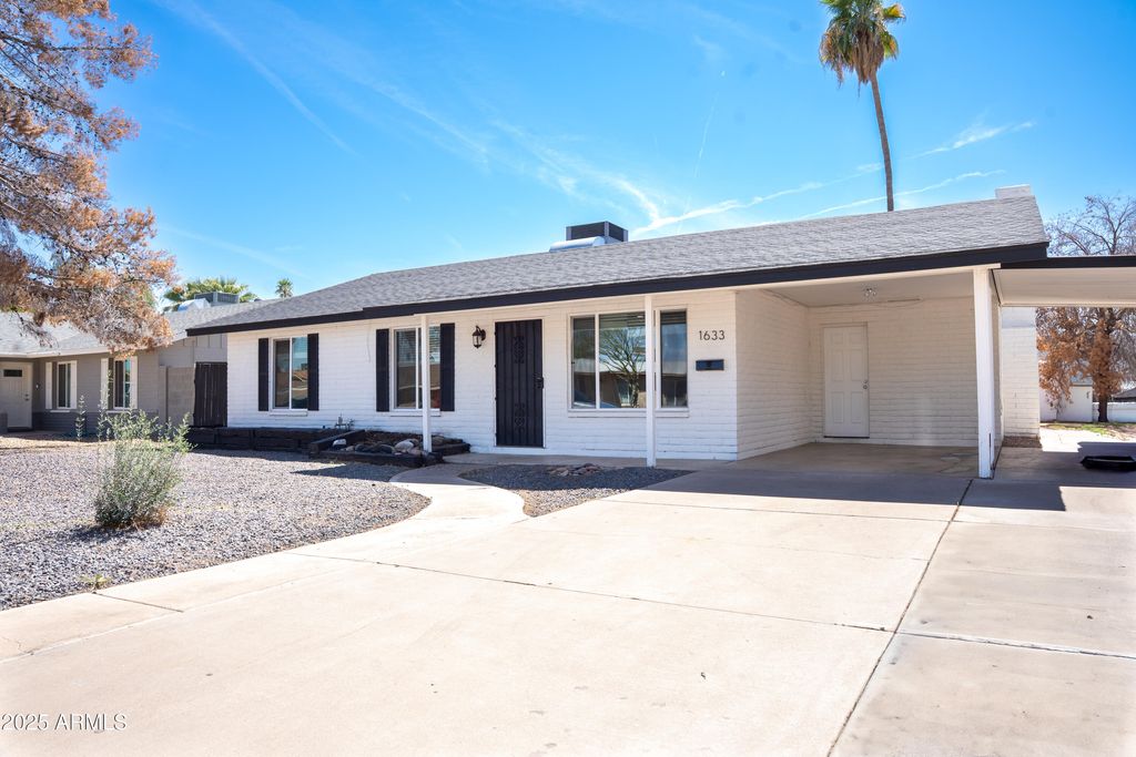 Photo of 1633 E Wesleyan Drive E, Tempe, AZ 85282 (MLS # 6960541)