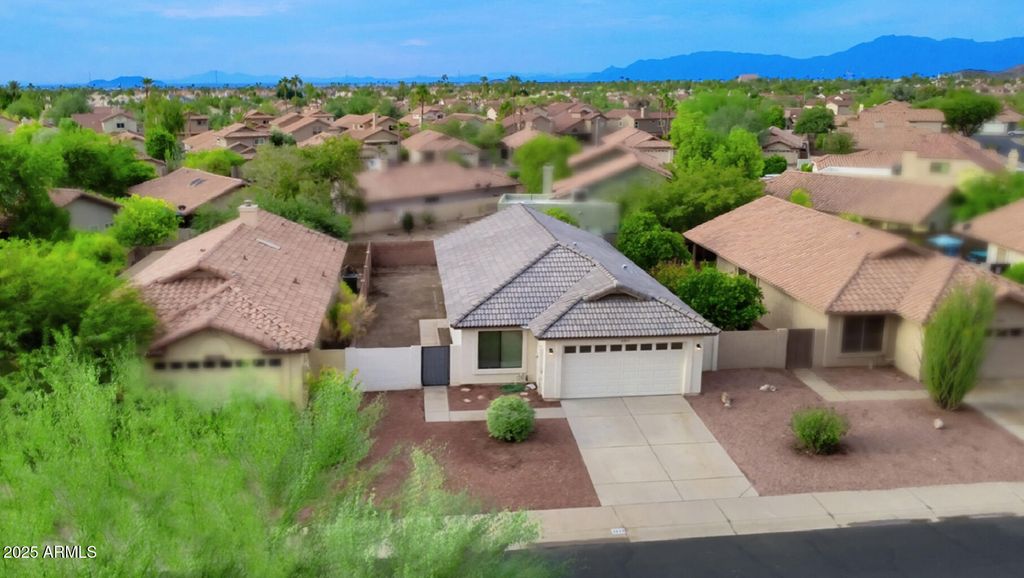 Photo of 3925 E Graythorn Street, Phoenix, AZ 85044 (MLS # 6933976)