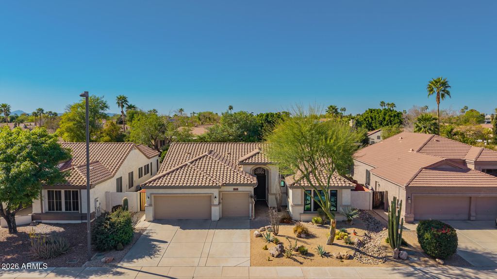 Photo of 294 S Ironwood Street, Gilbert, AZ 85296 (MLS # 6994261)