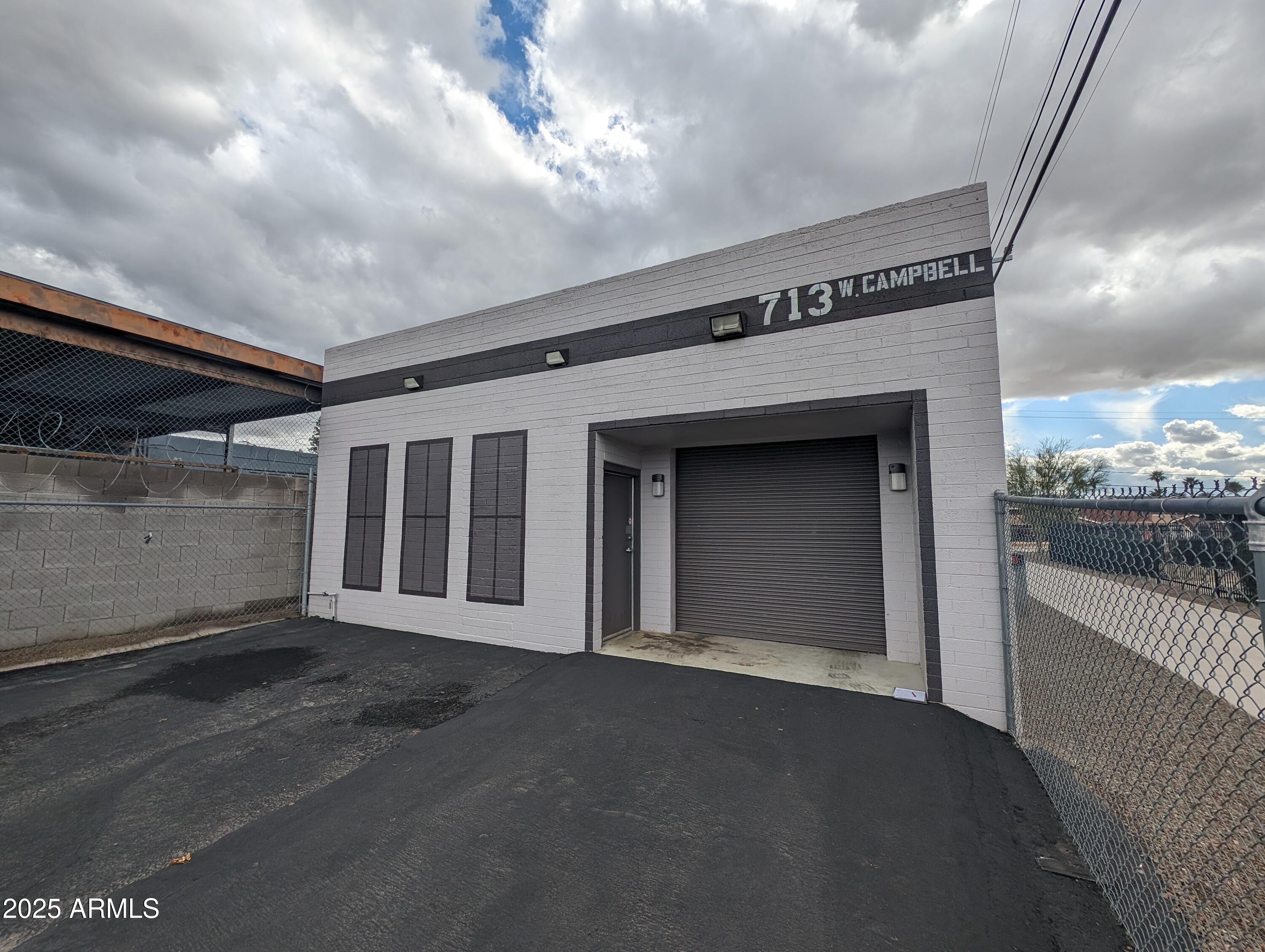 713 W CAMPBELL Avenue