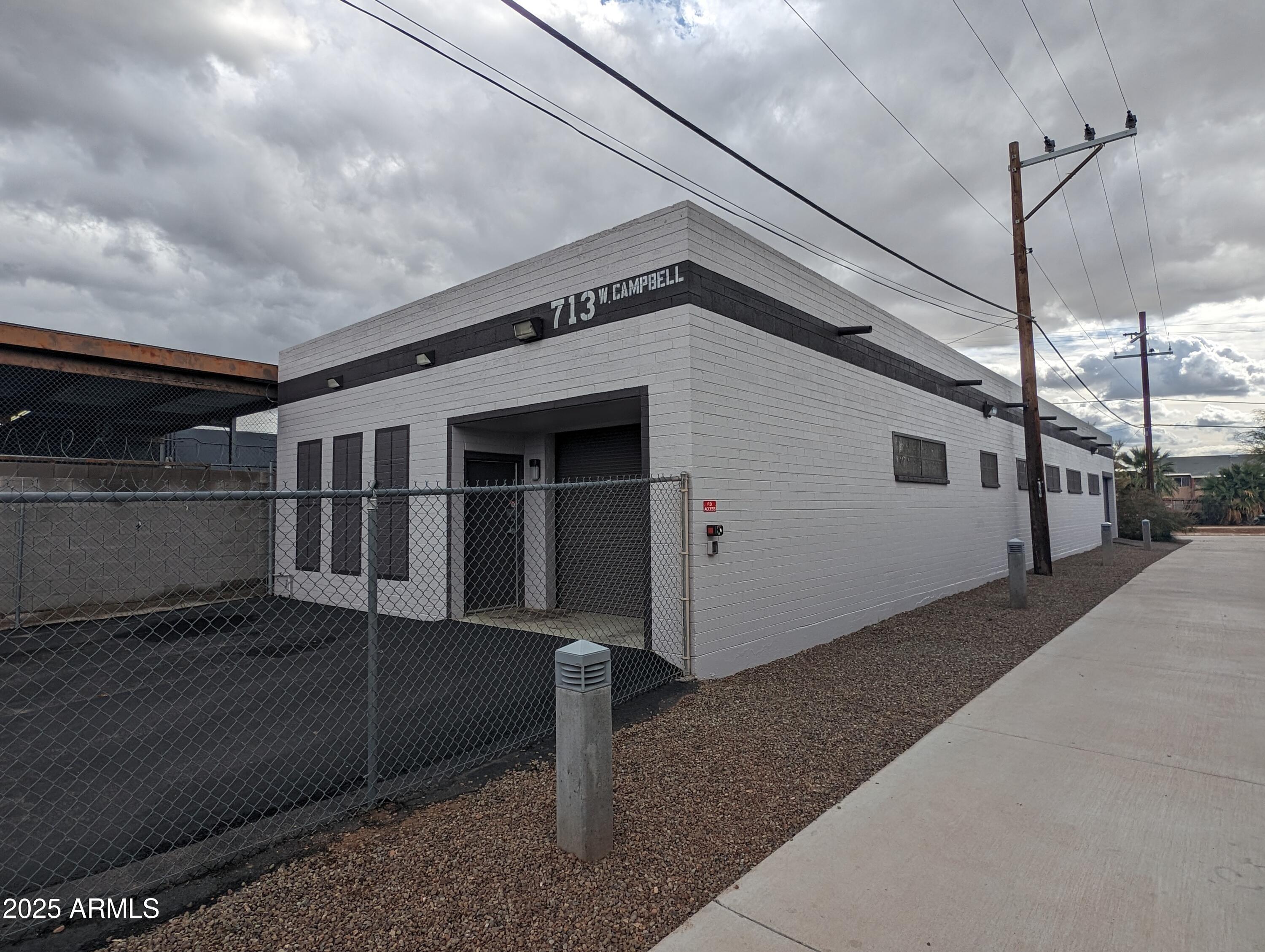 713 W CAMPBELL Avenue