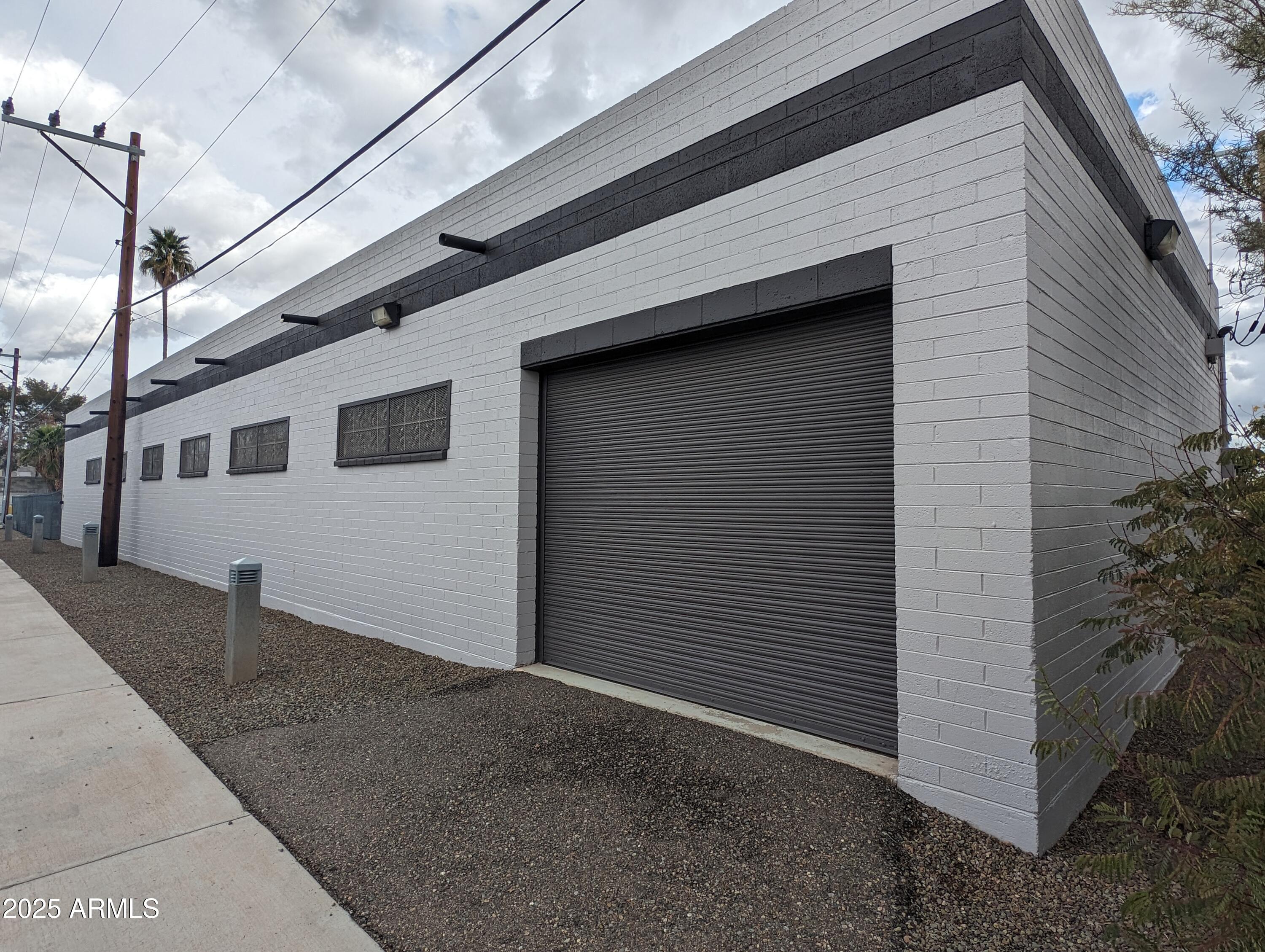 713 W CAMPBELL Avenue