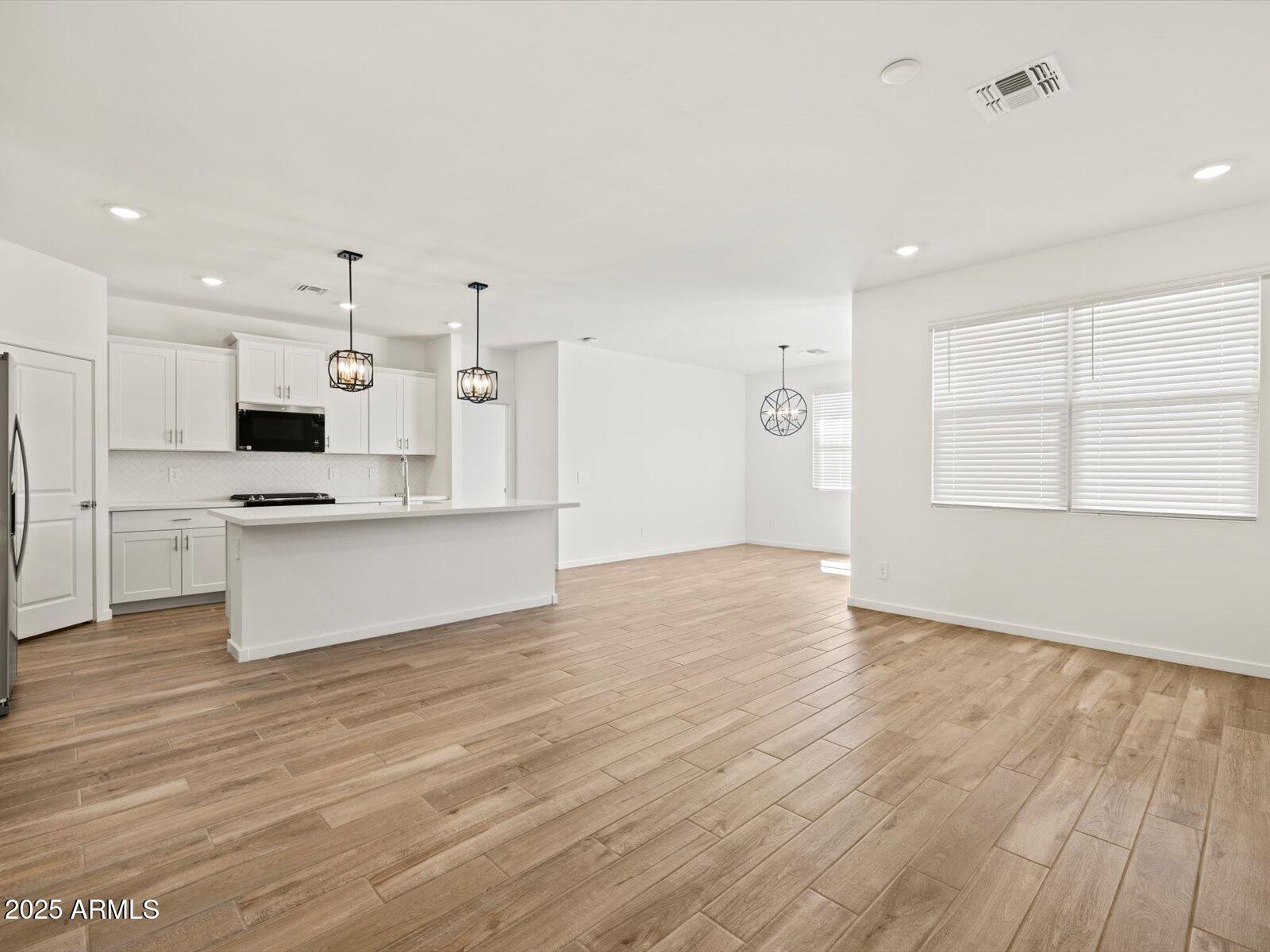 15914 W COTTONTAIL Lane