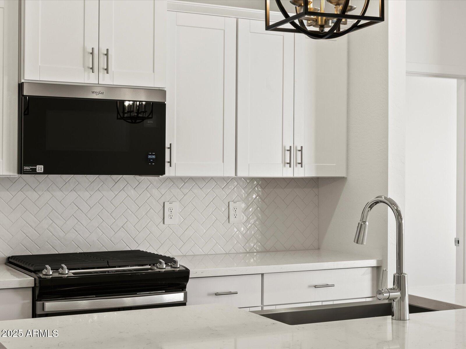 15914 W COTTONTAIL Lane