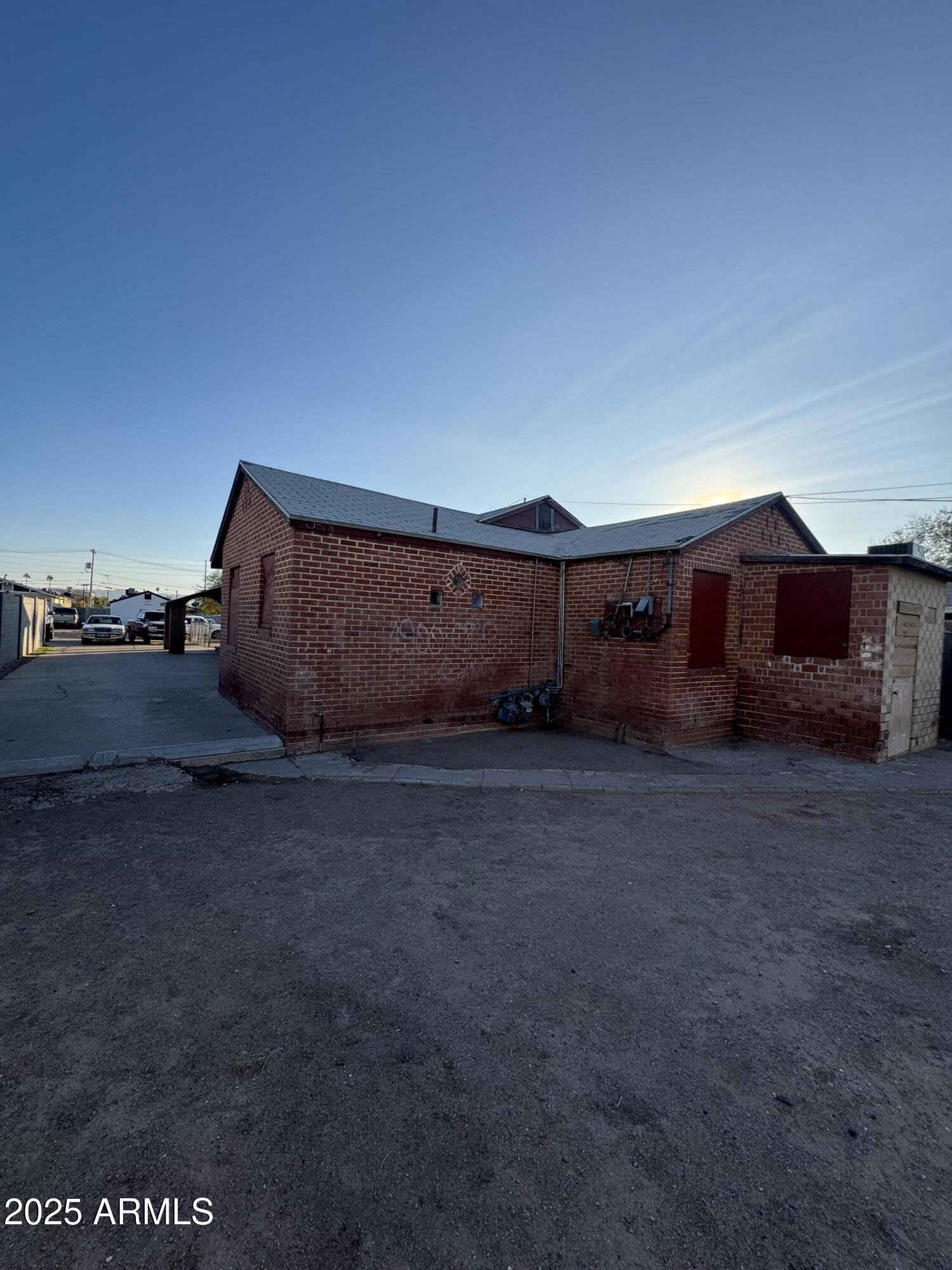 2230 E TAYLOR Street