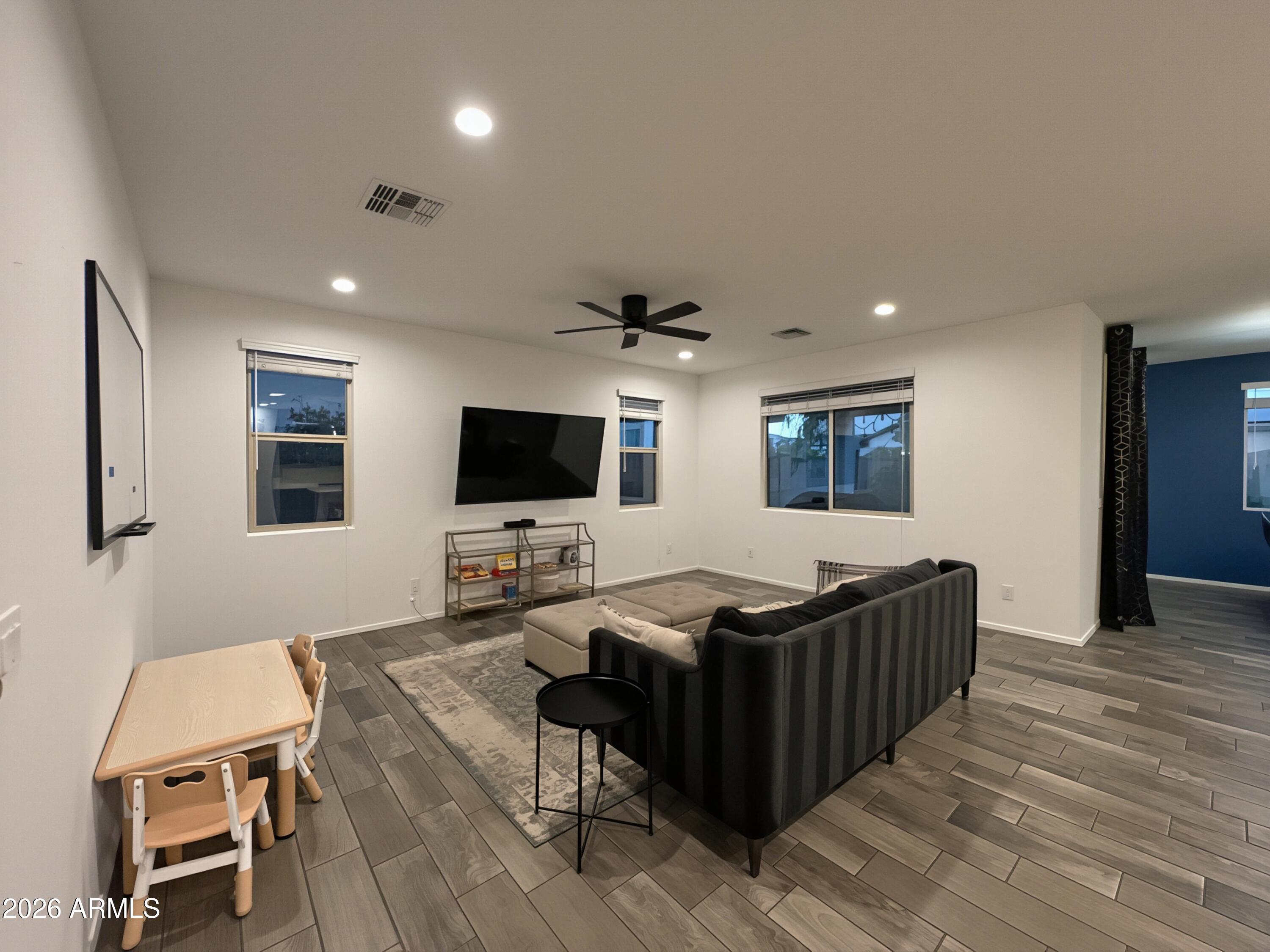 7914 W PUEBLO Avenue