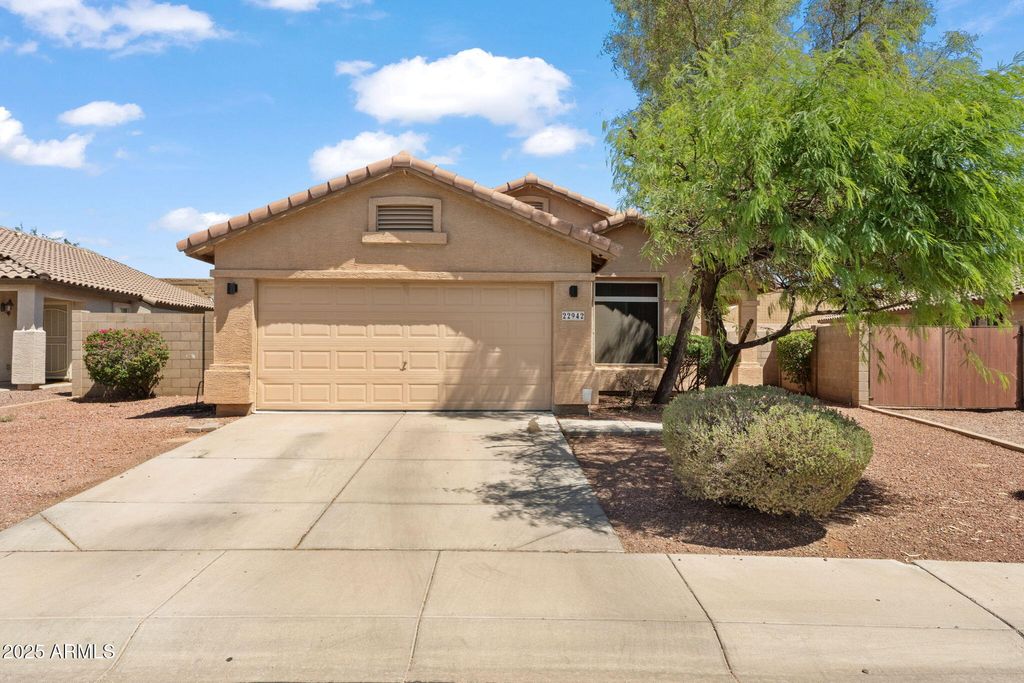 Photo of 22942 W Cantilever Street, Buckeye, AZ 85326 (MLS # 7029175)