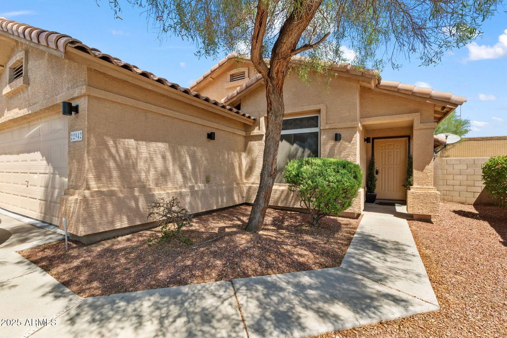 Photo of 22942 W Cantilever Street, Buckeye, AZ 85326 (MLS # 7029175)