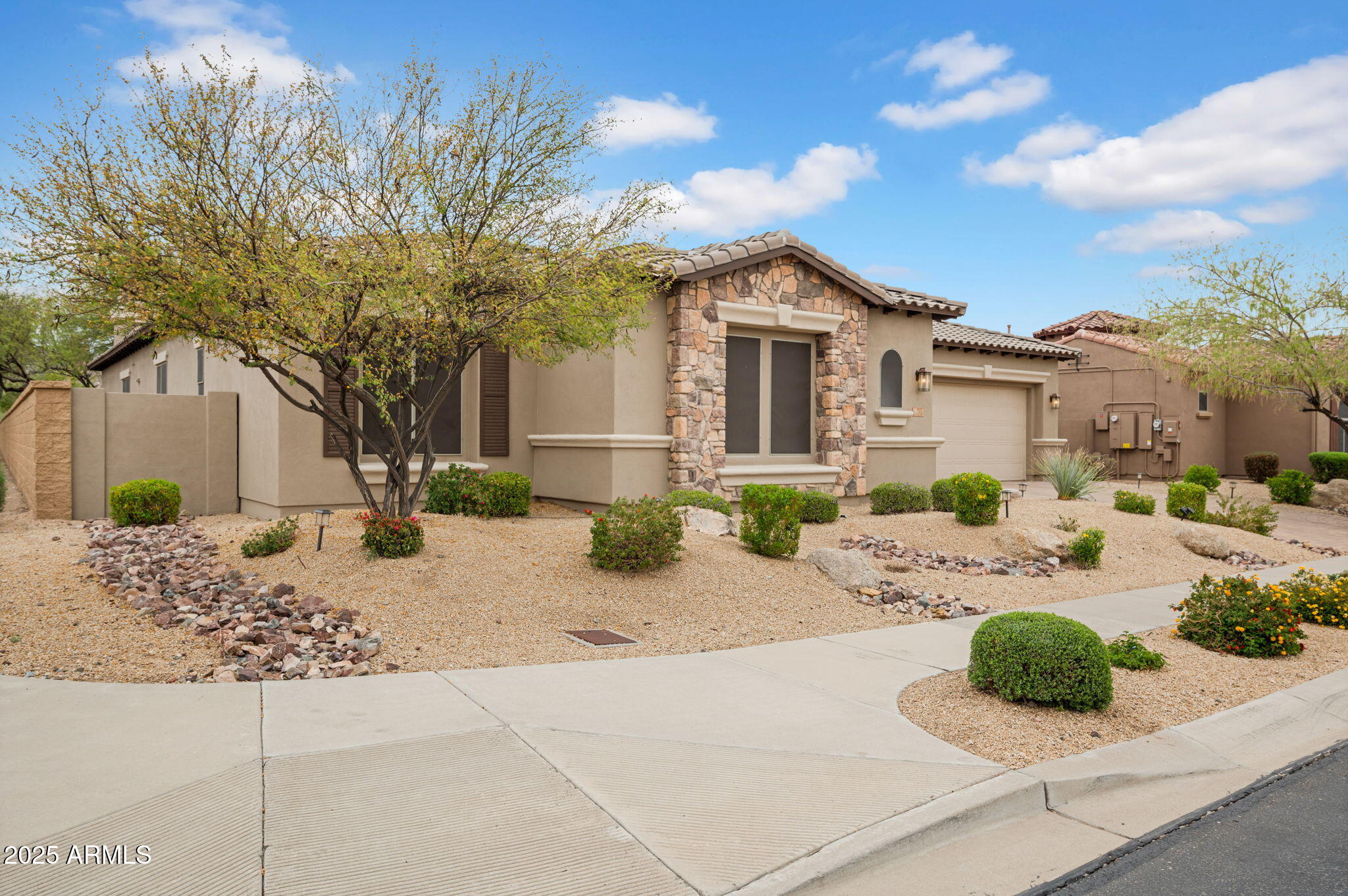 1608 W CALLE DE POMPAS --