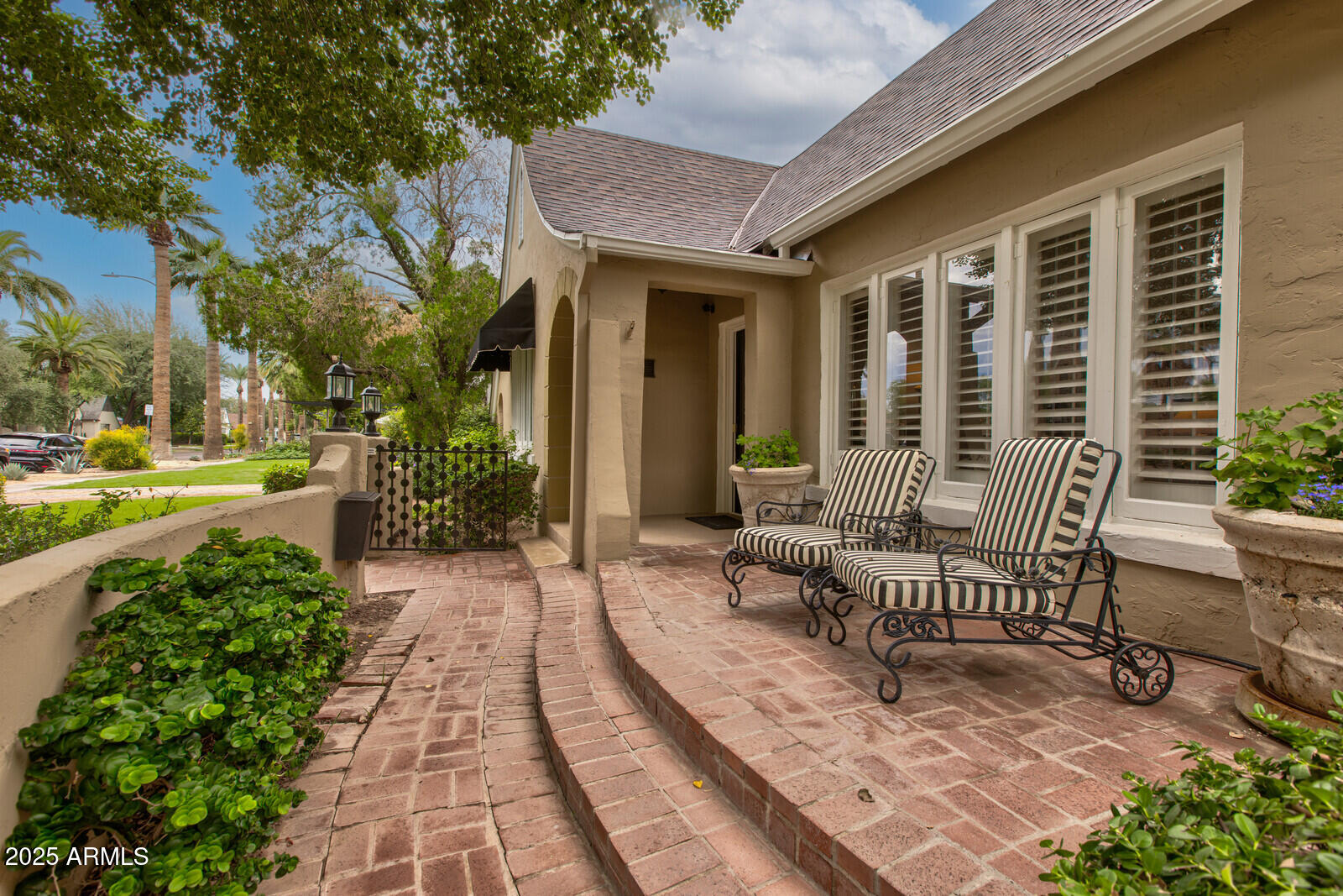 34 W VERNON Avenue