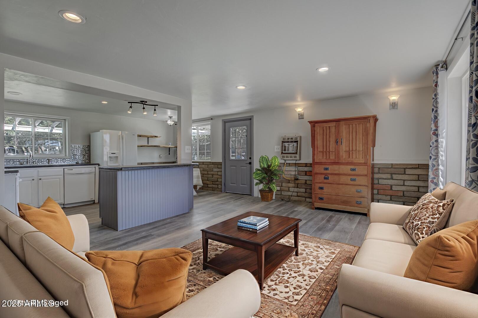 3276 N Juniper Trail