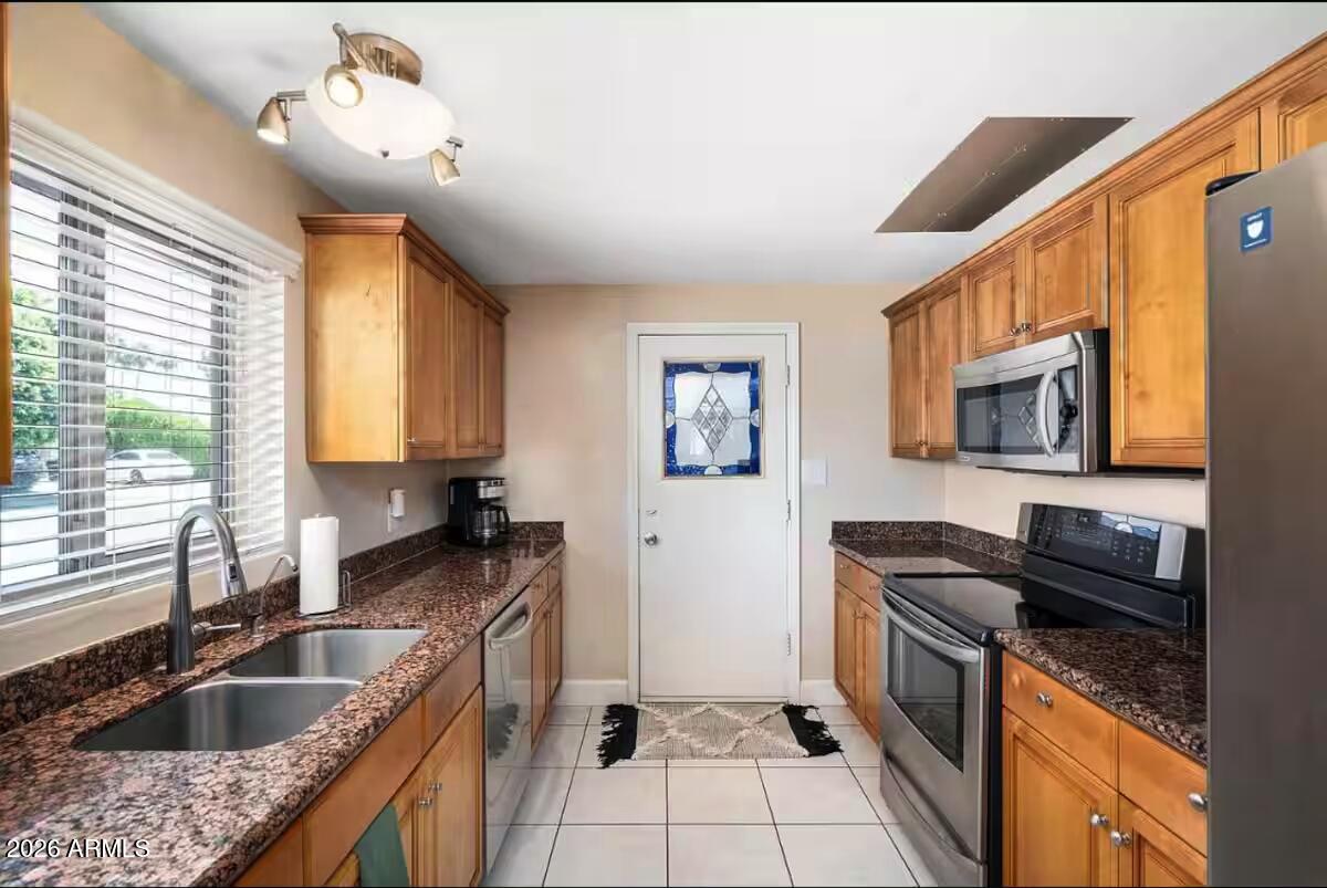 7501 E MINNEZONA Avenue