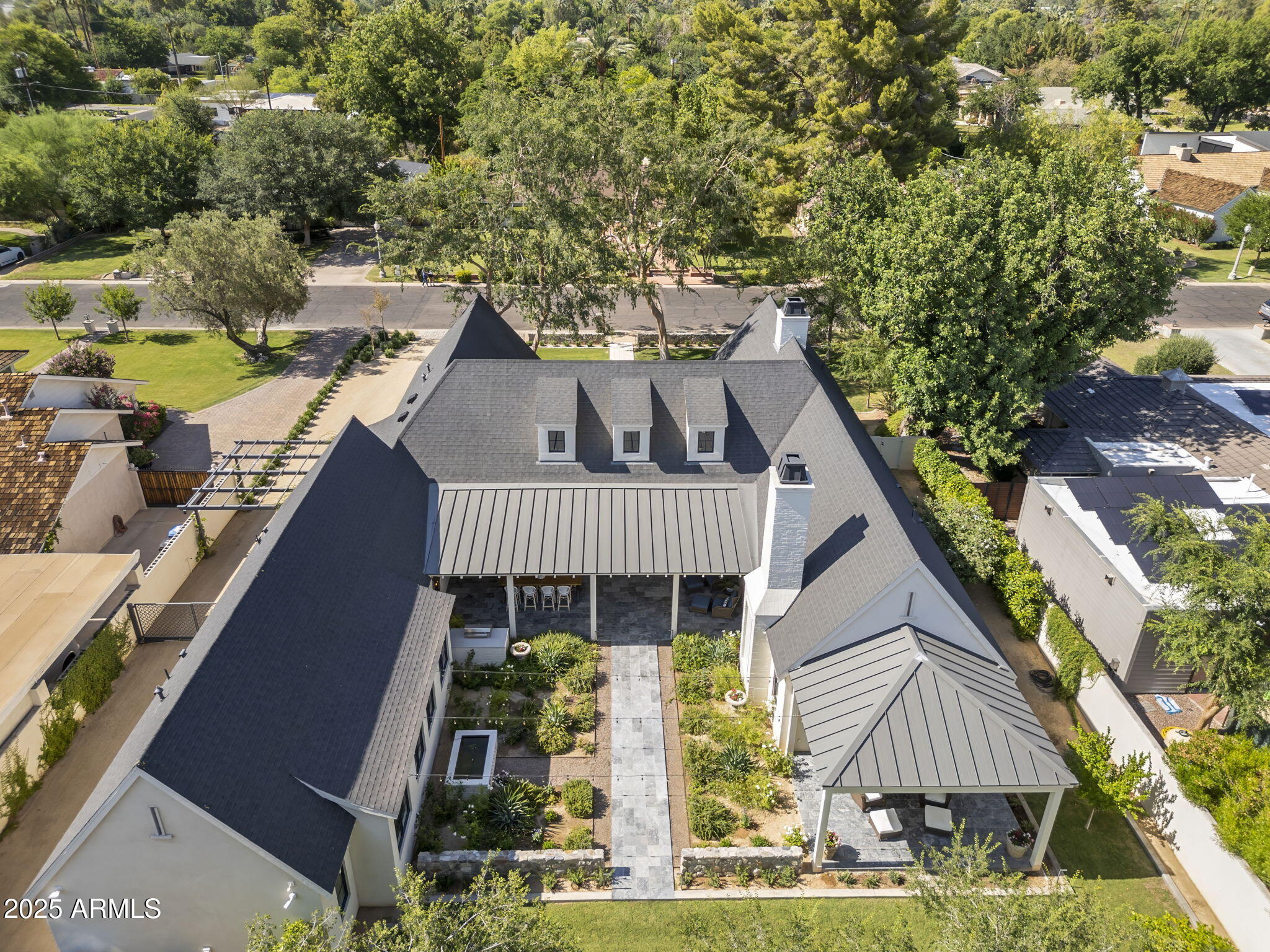 325 W SOLANO Drive