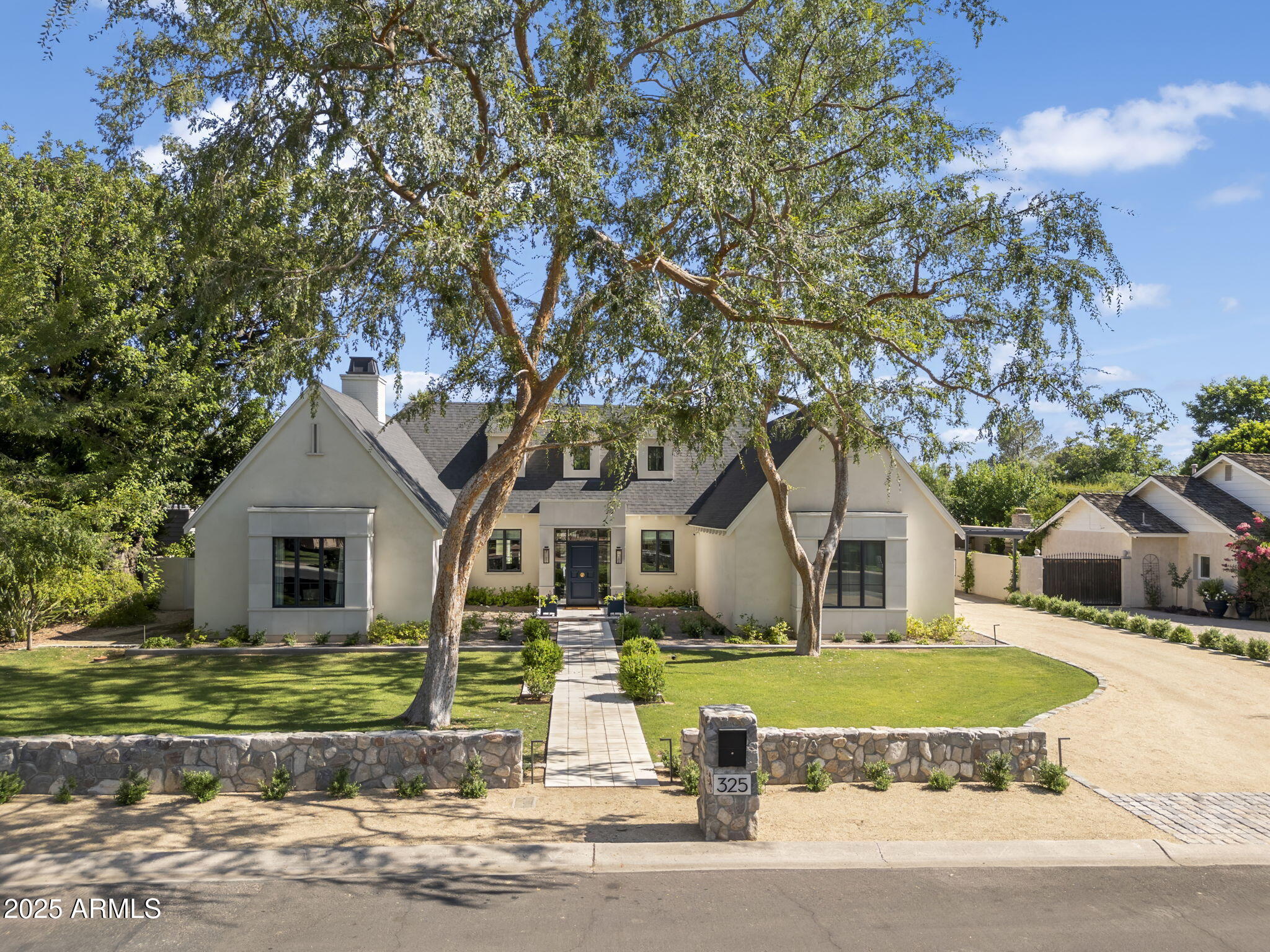 325 W SOLANO Drive