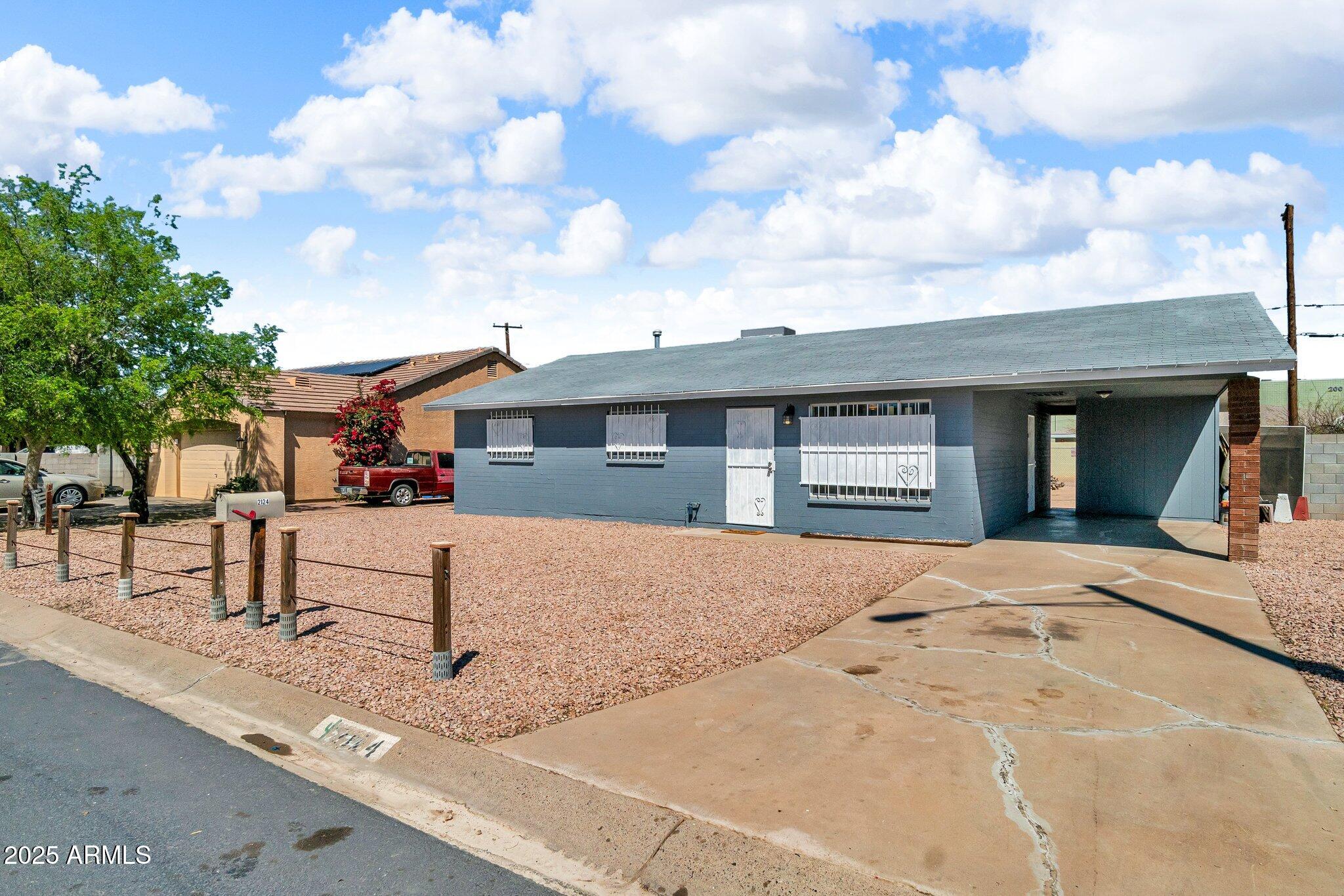 2124 E MOBILE Lane