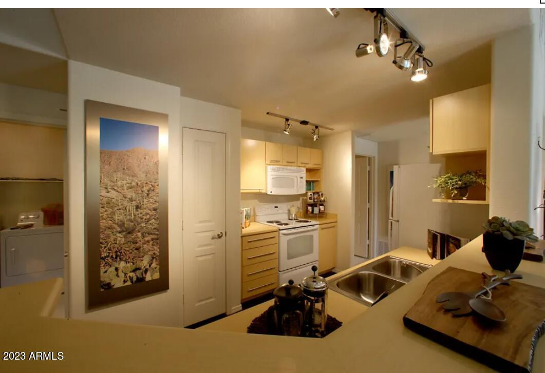 28425 N Black Canyon Highway 2