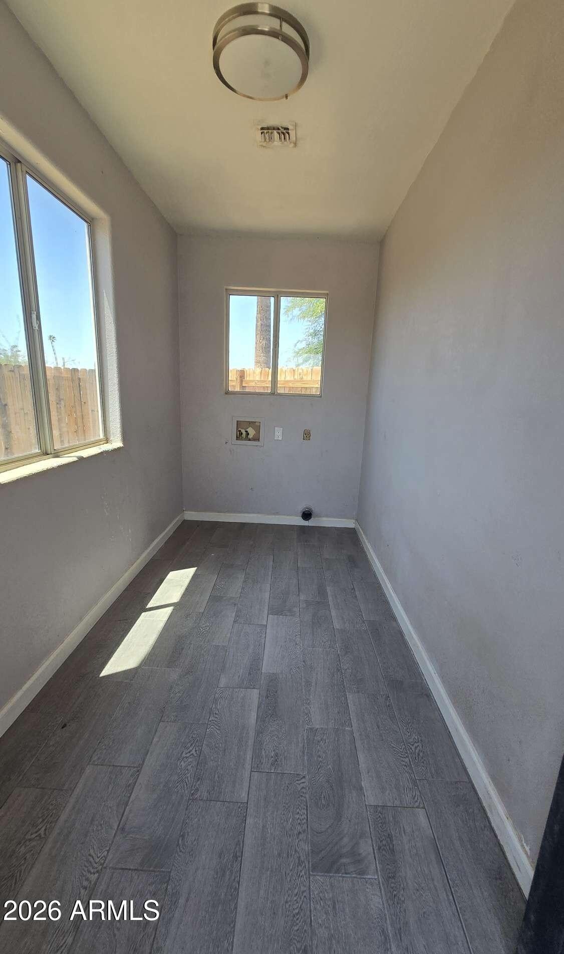 203 W MISSION Lane