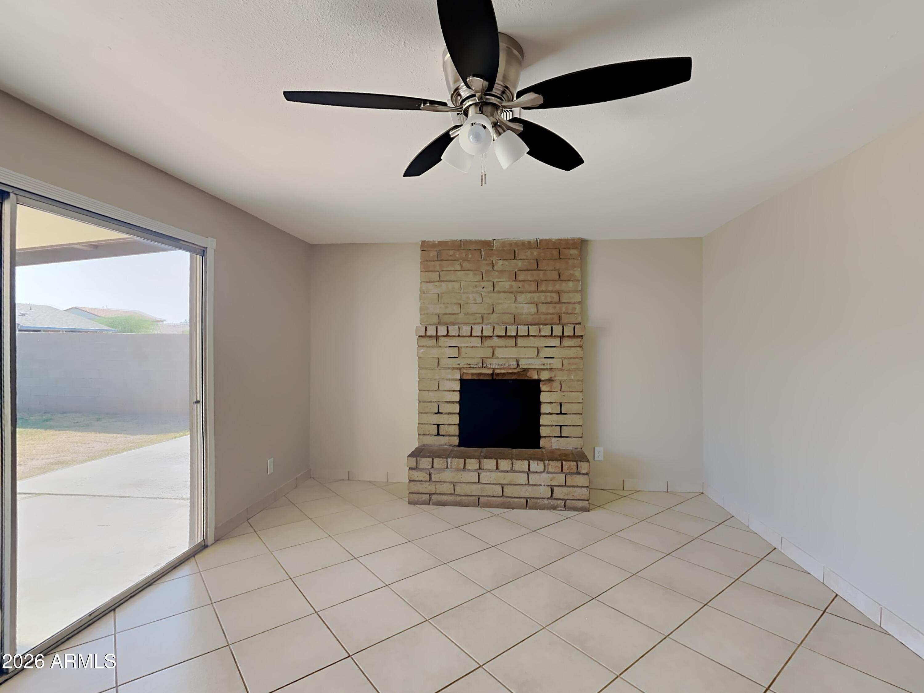 8645 W GLENROSA Avenue