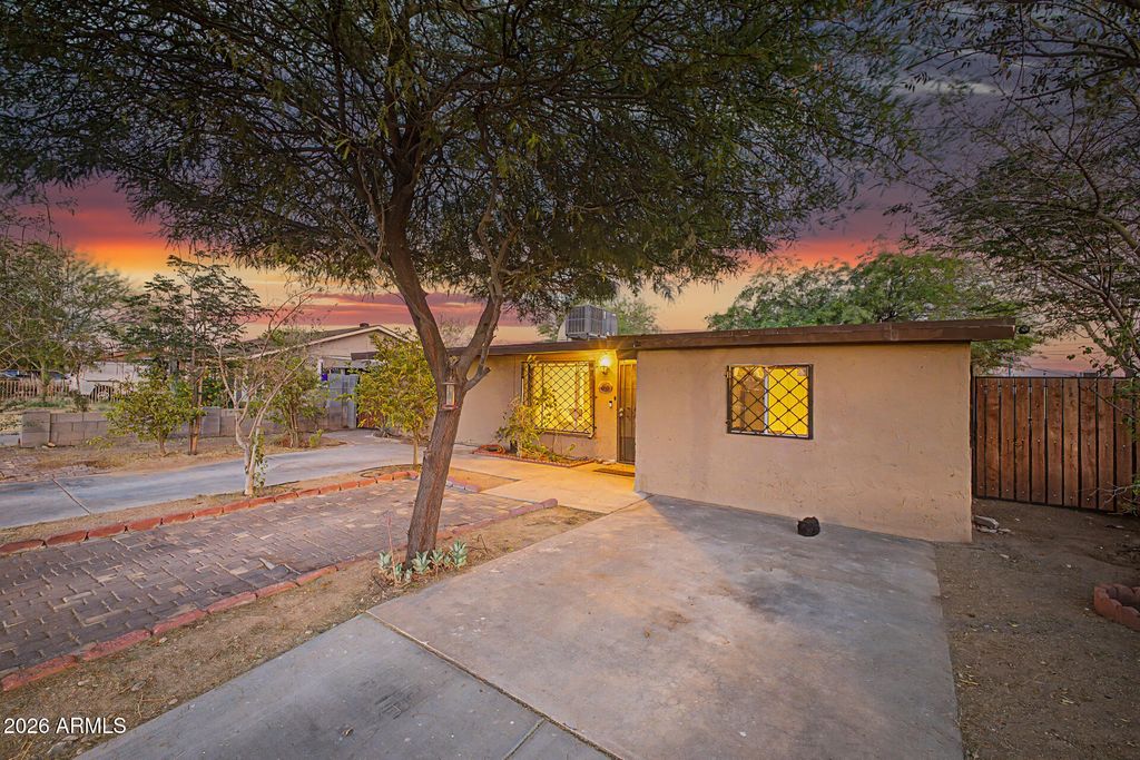 Photo of 1405 W Brown Street, Phoenix, AZ 85021 (MLS # 7026152)