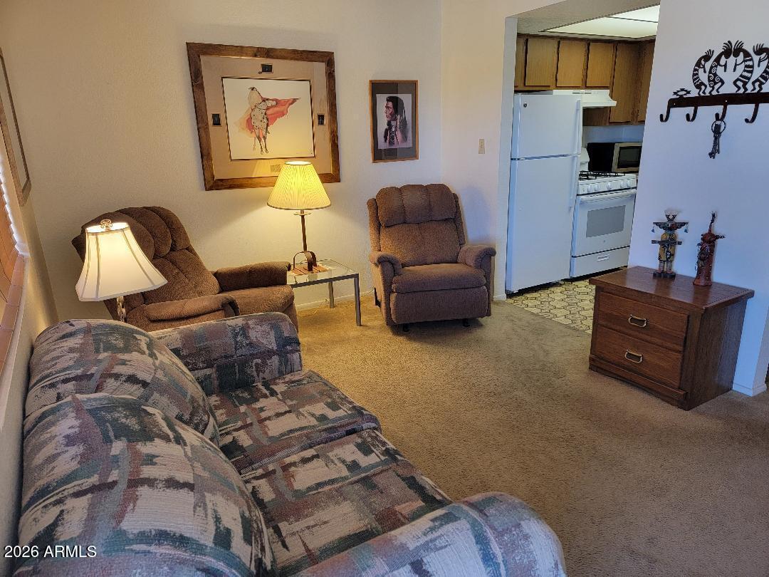 877 E LANCASTER Circle