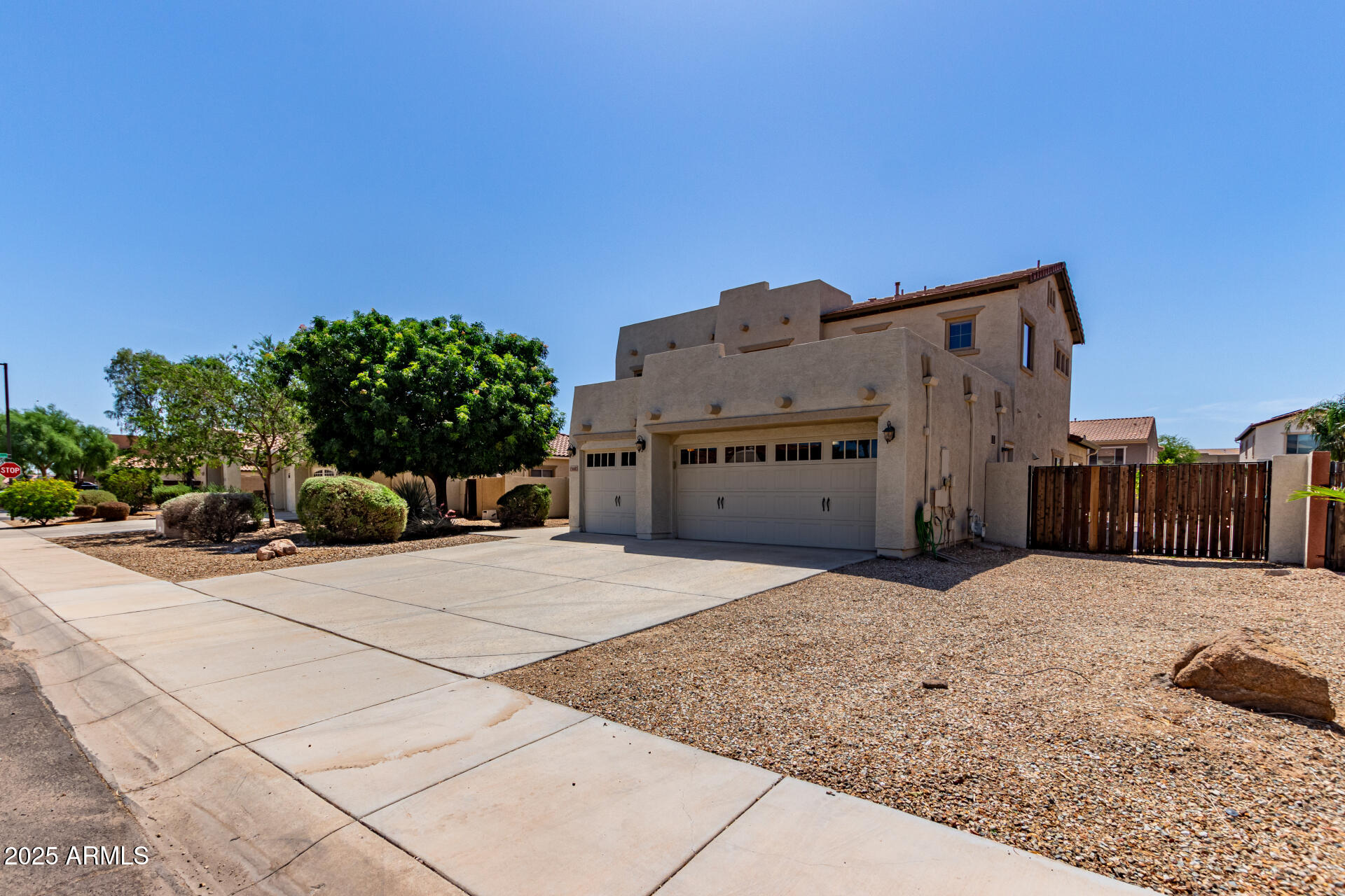 15683 W MINNEZONA Avenue