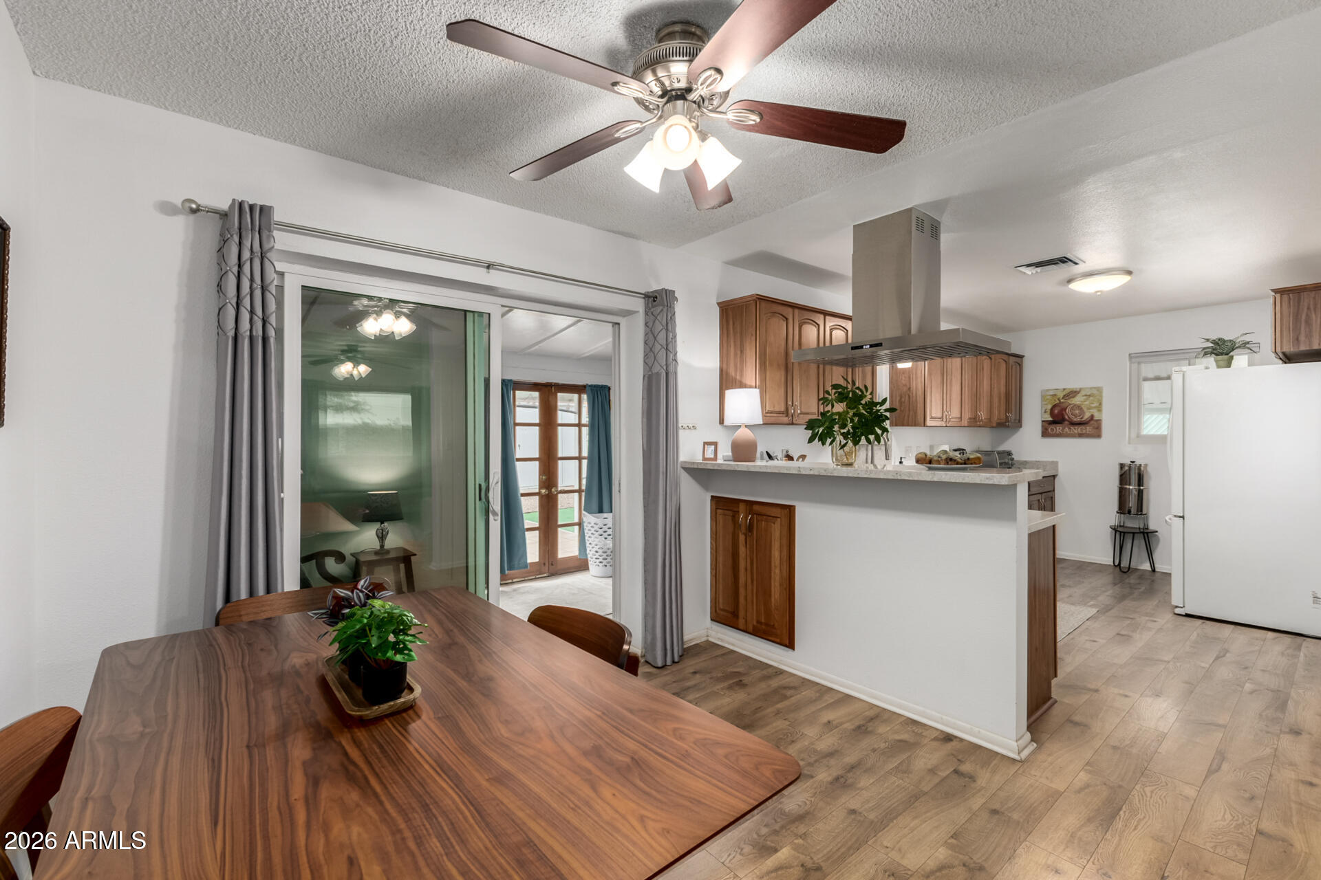 1121 S LAWTHER Drive